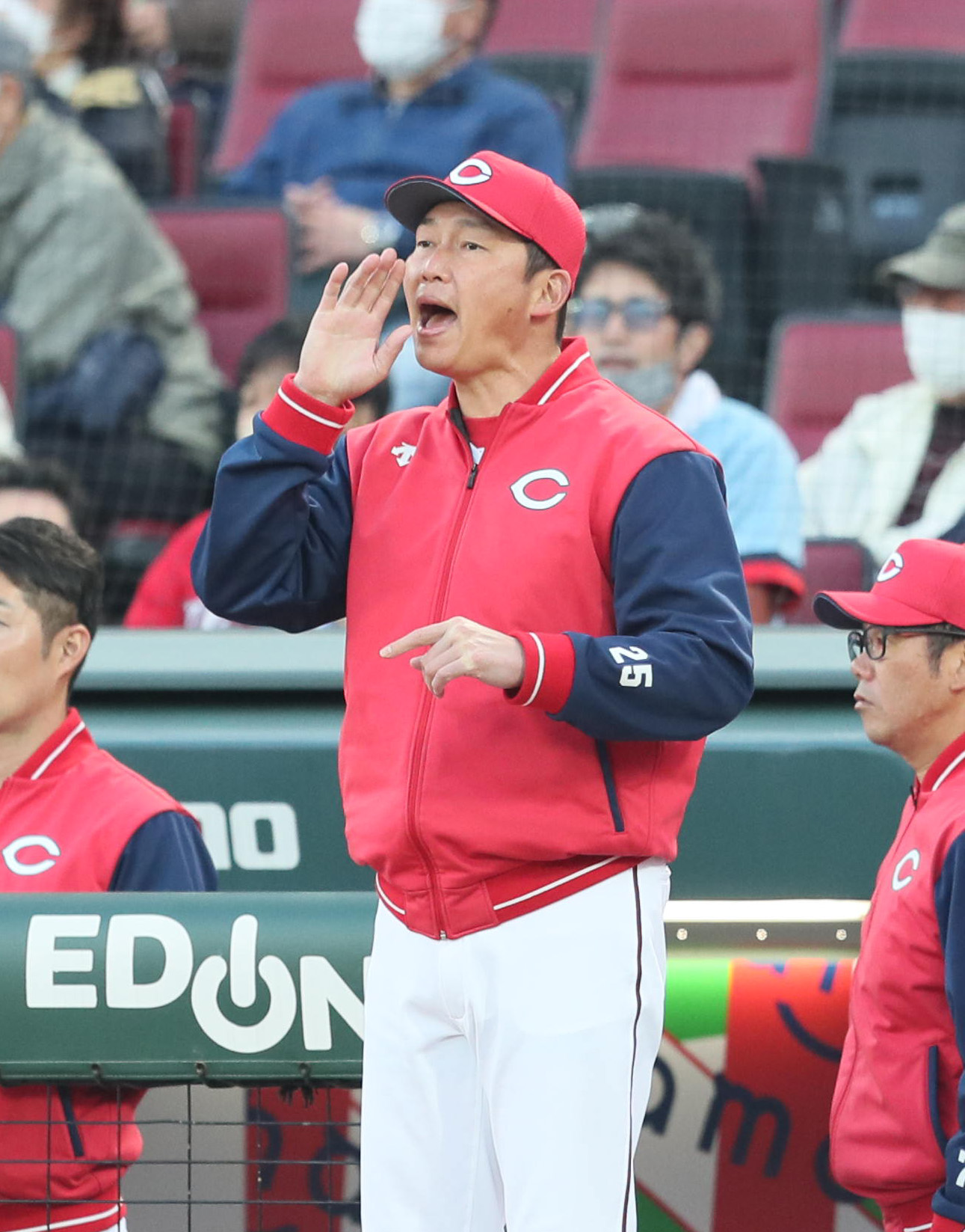 広島・新井監督、５年ぶり甲子園で首位固め「感謝しながら指揮を執りたい」