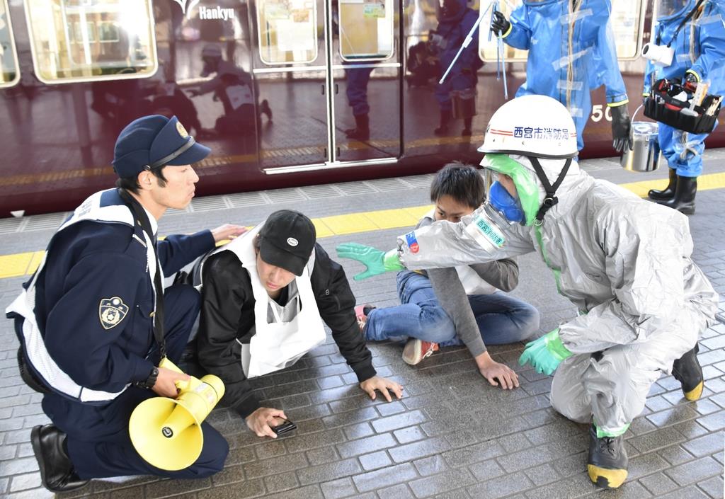 猛毒サリンに対処せよ 阪急西宮北口駅でテロ訓練 イザ
