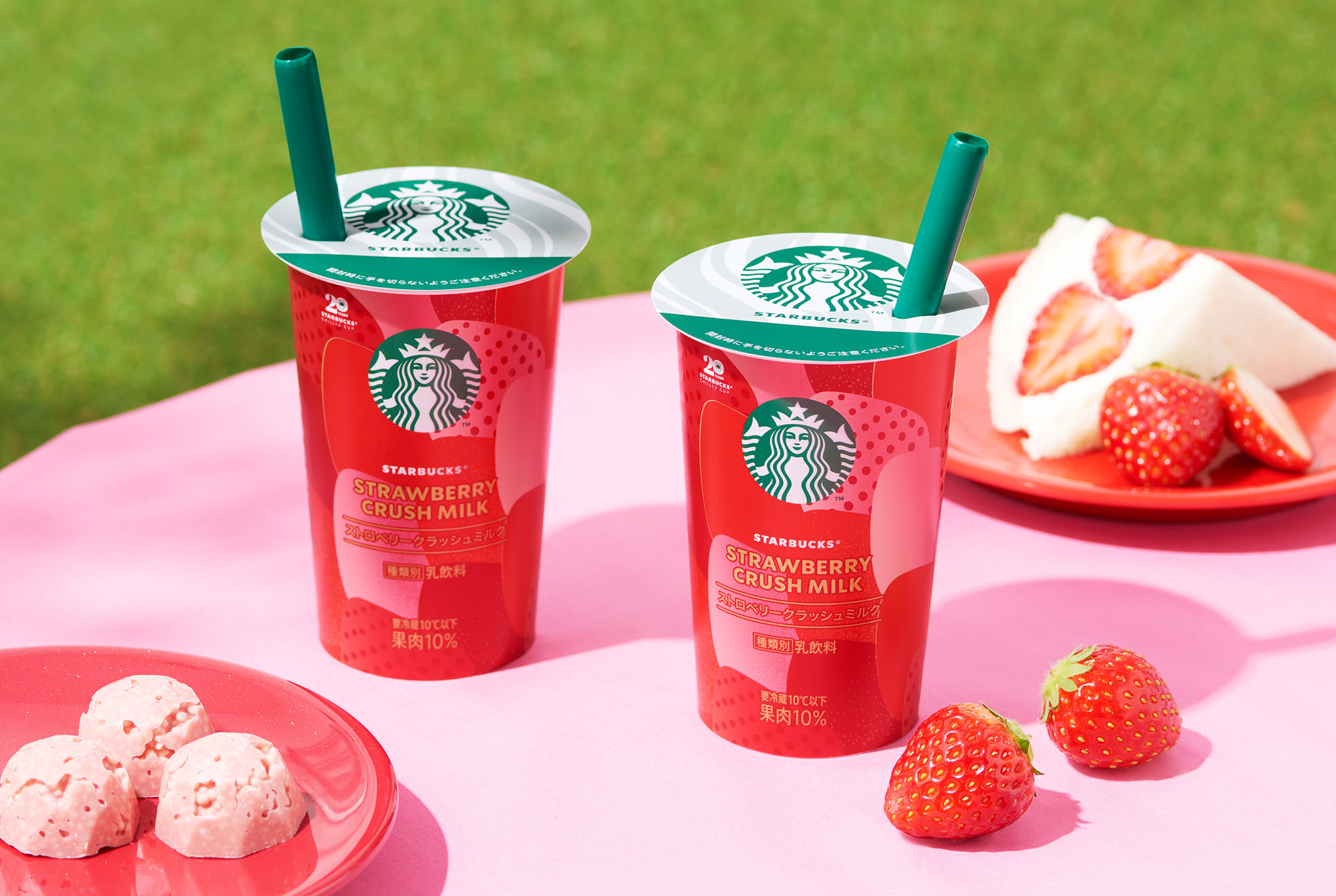 スタバのチルドカップ、今度はいちごたっぷり！「ストロベリー