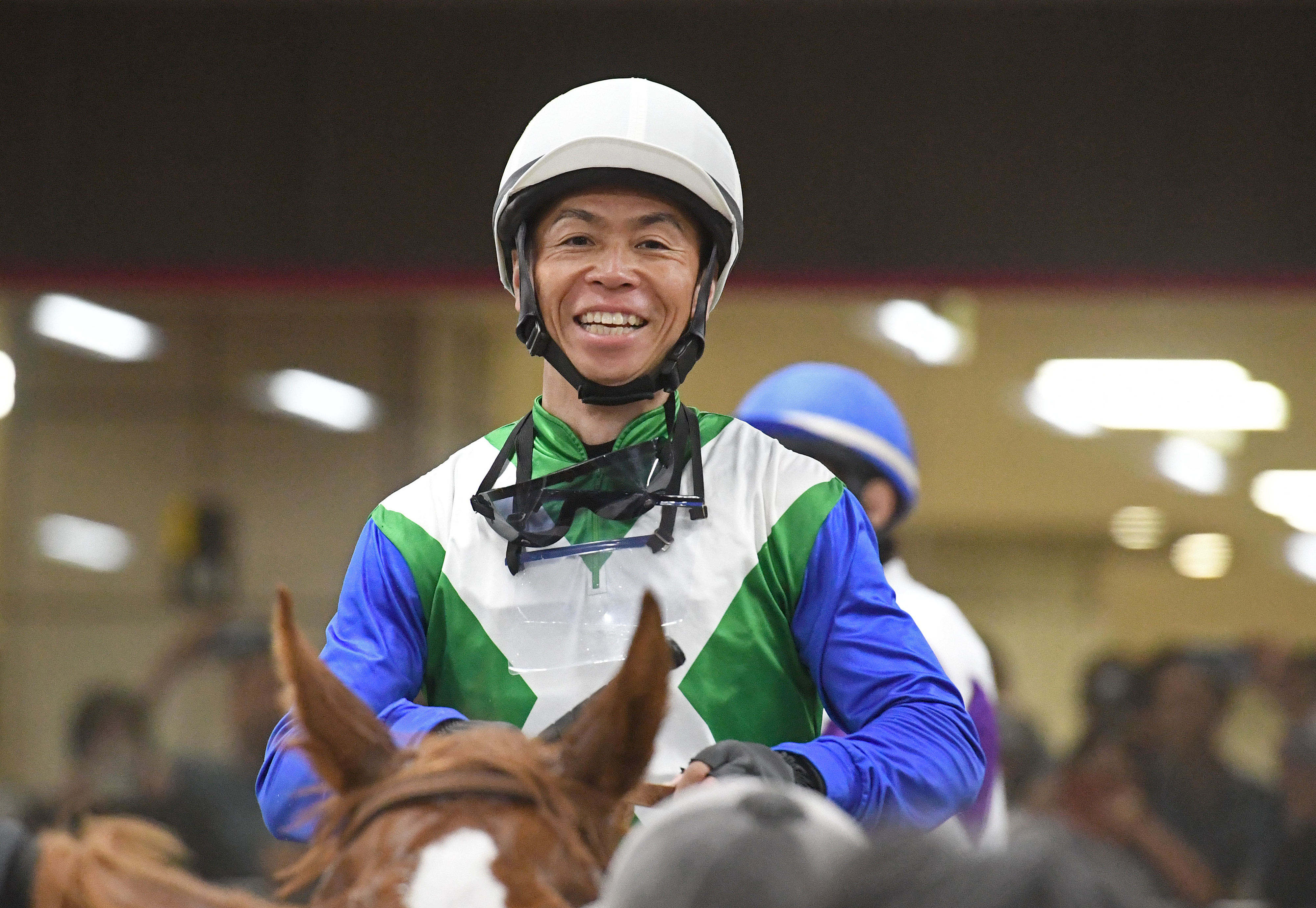 競馬 アンブローニュ3歳未勝利戦優勝時実使用ゼッケン 北村宏司騎手両面サイン入り 北村宏司騎手が復帰後初勝利 ミライヘノティアラで7馬身差V - サンスポ