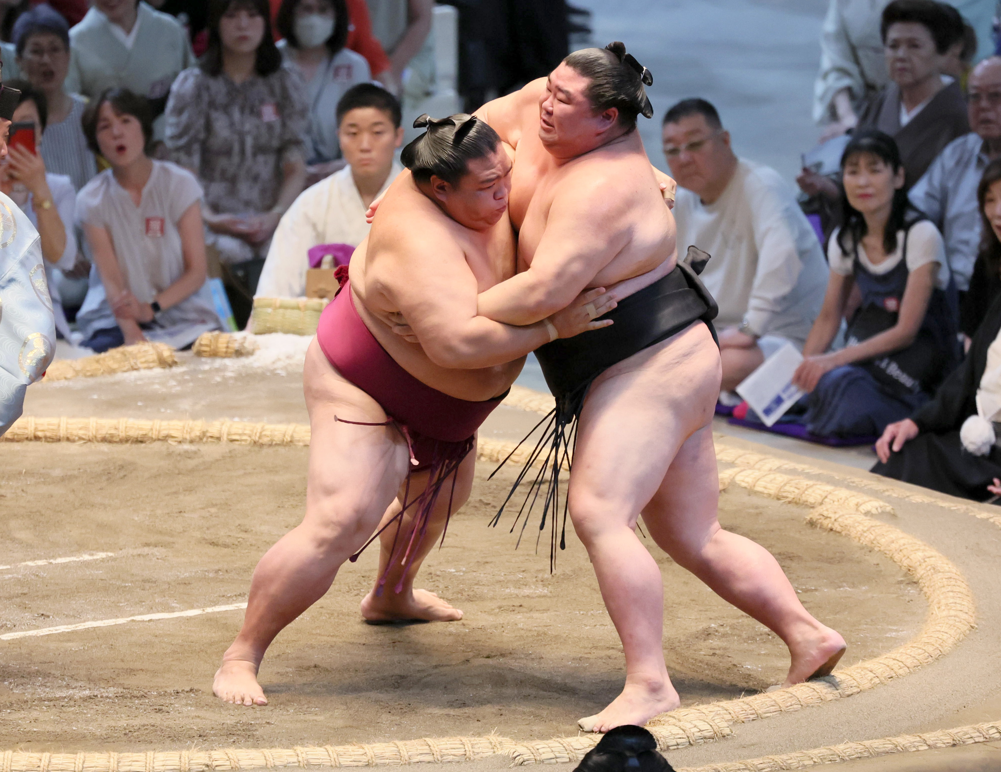 御嶽海、元大関対決制して3年ぶり6連勝／名古屋場所 - サンスポ
