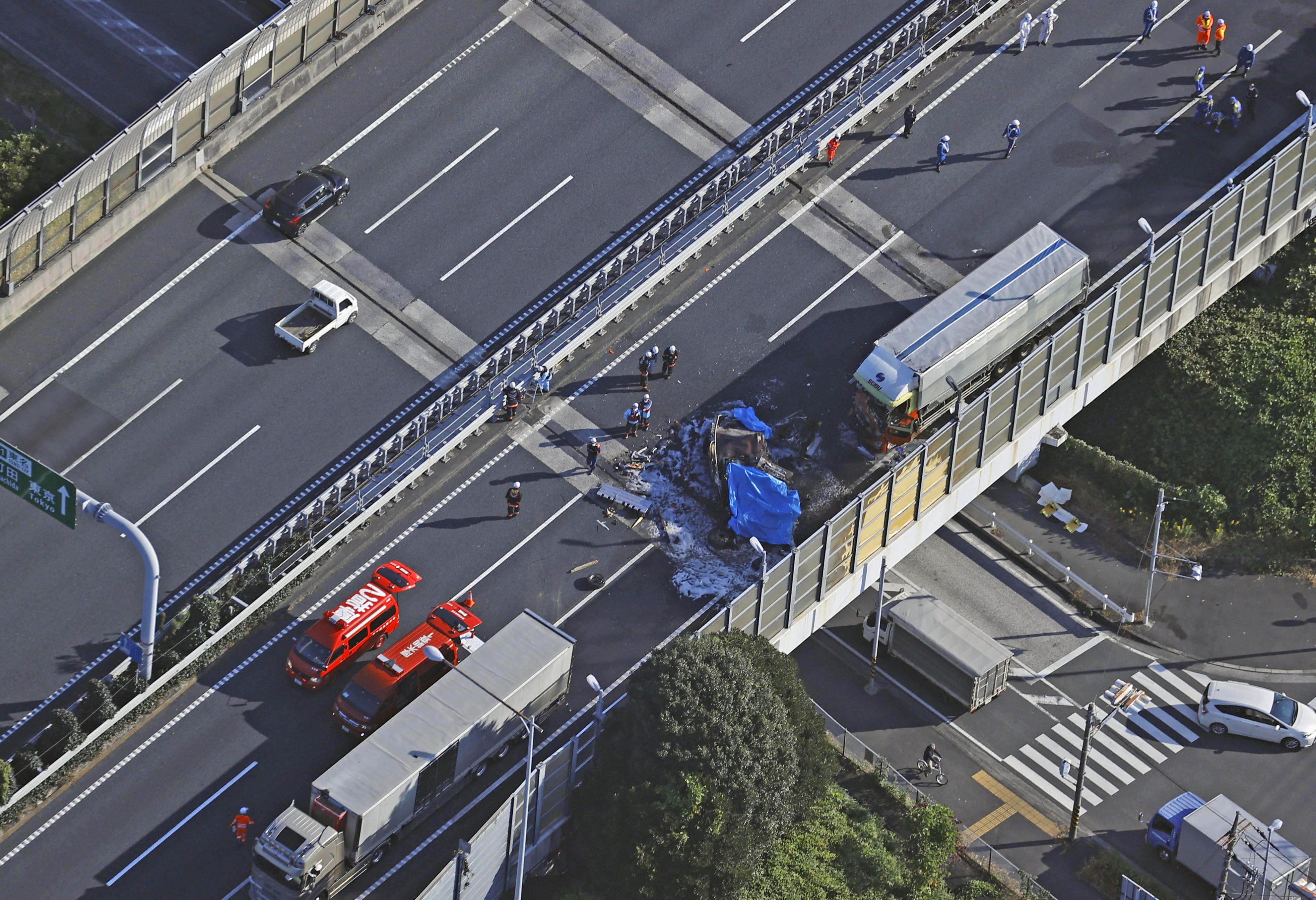 東名で4台多重事故、4人死亡 - 産経ニュース