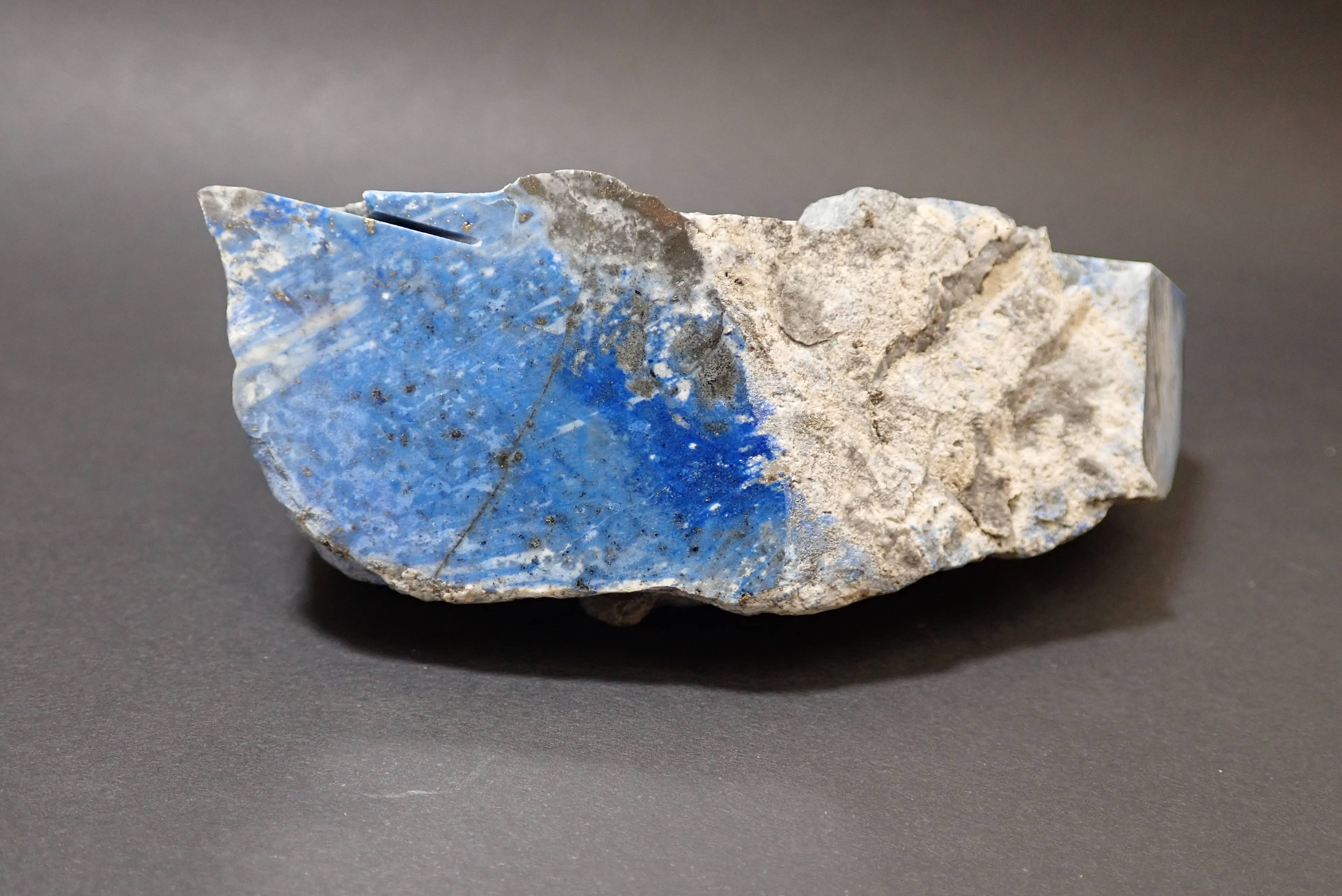 宝石「ラピスラズリ」産出を新潟・糸魚川で確認 国内初、世界でも限定