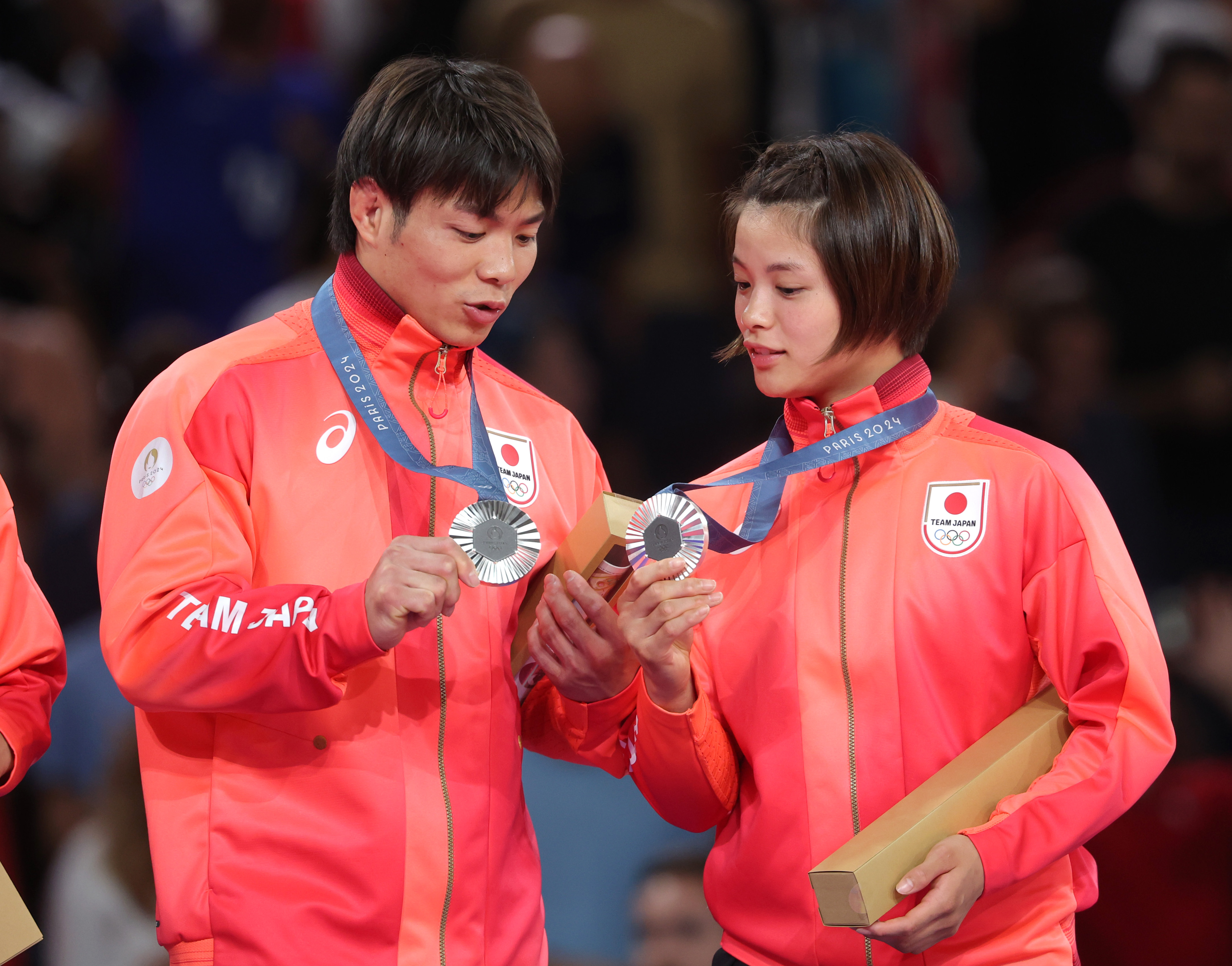 阿部一二三＆詩 妹の腰に手をまわすスタイリッシュな写真が話題