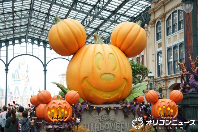 ディズニー・ハロウィーン】ランドはミッキー＆ミニーがかぼちゃ姿に大