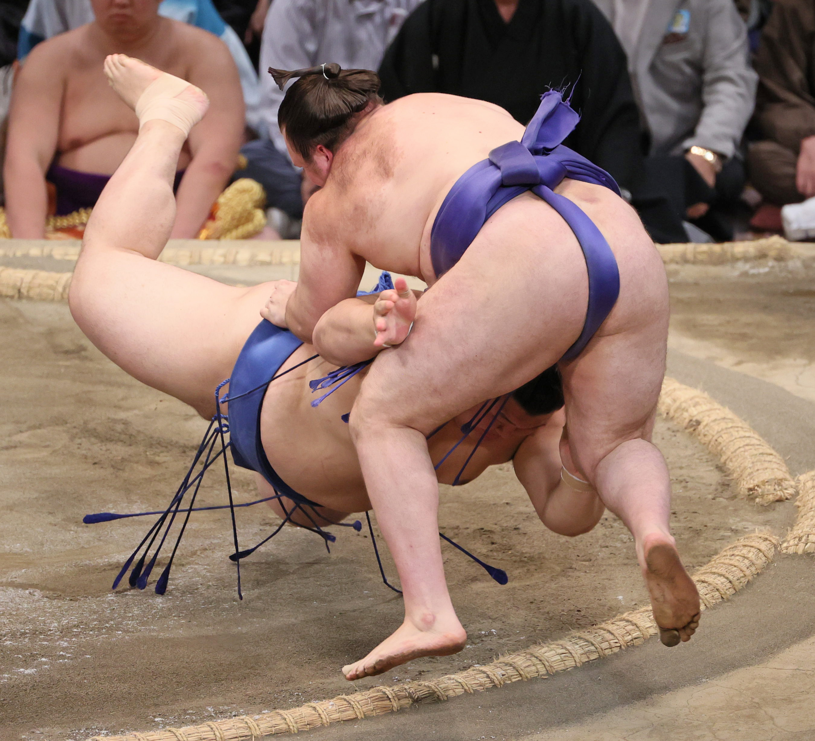 大の里、馬力で安青錦はね返し2敗堅持「吹っ切れて良い相撲」 大相撲