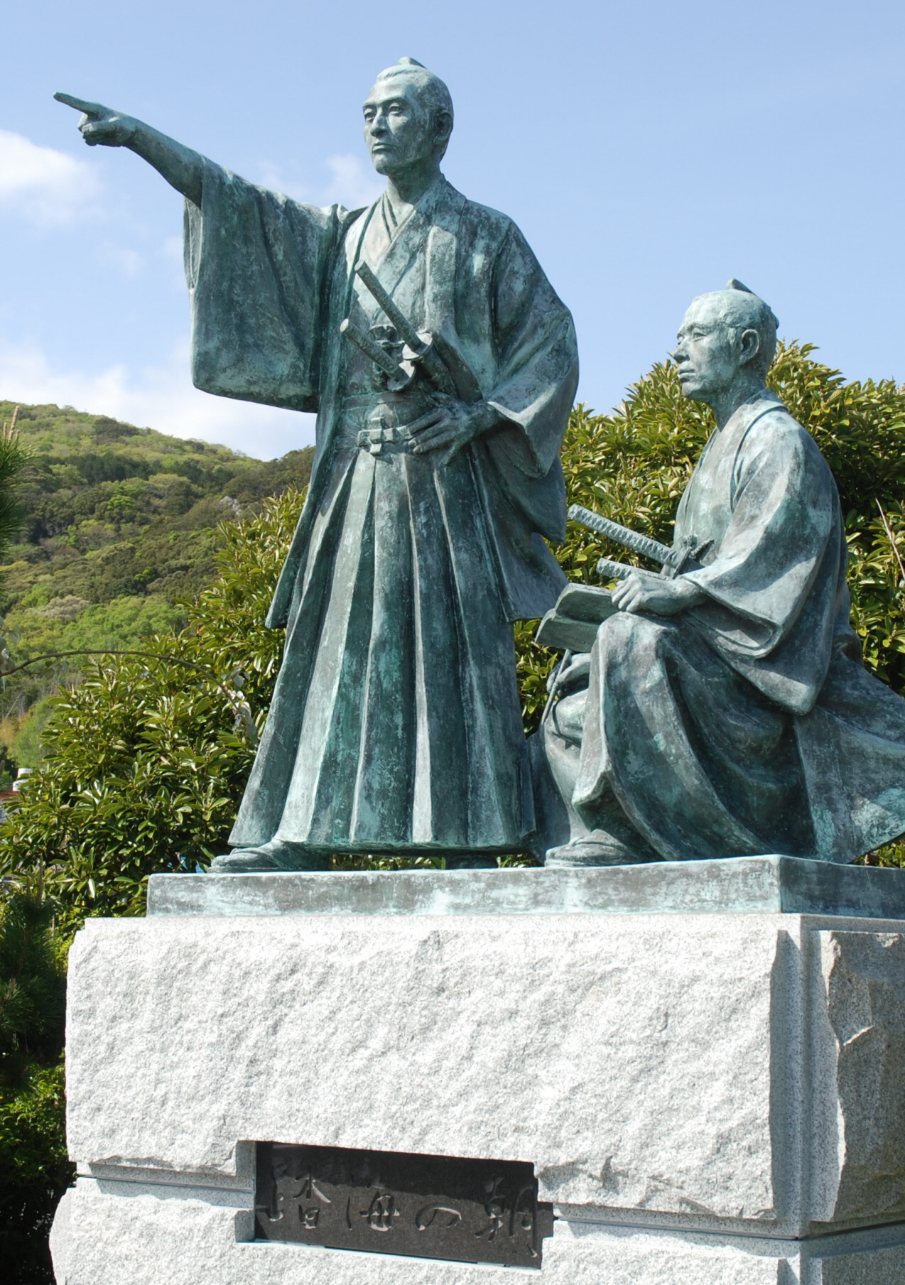 小倉屋清兵衛　十世　坂高麗左衛門作　吉田松陰坐像　置物　共箱　C　9256 坂高麗左衛門(韓峯) 萩焼 吉田松陰坐像 置物 陶器 陶芸 作家 : 手作り