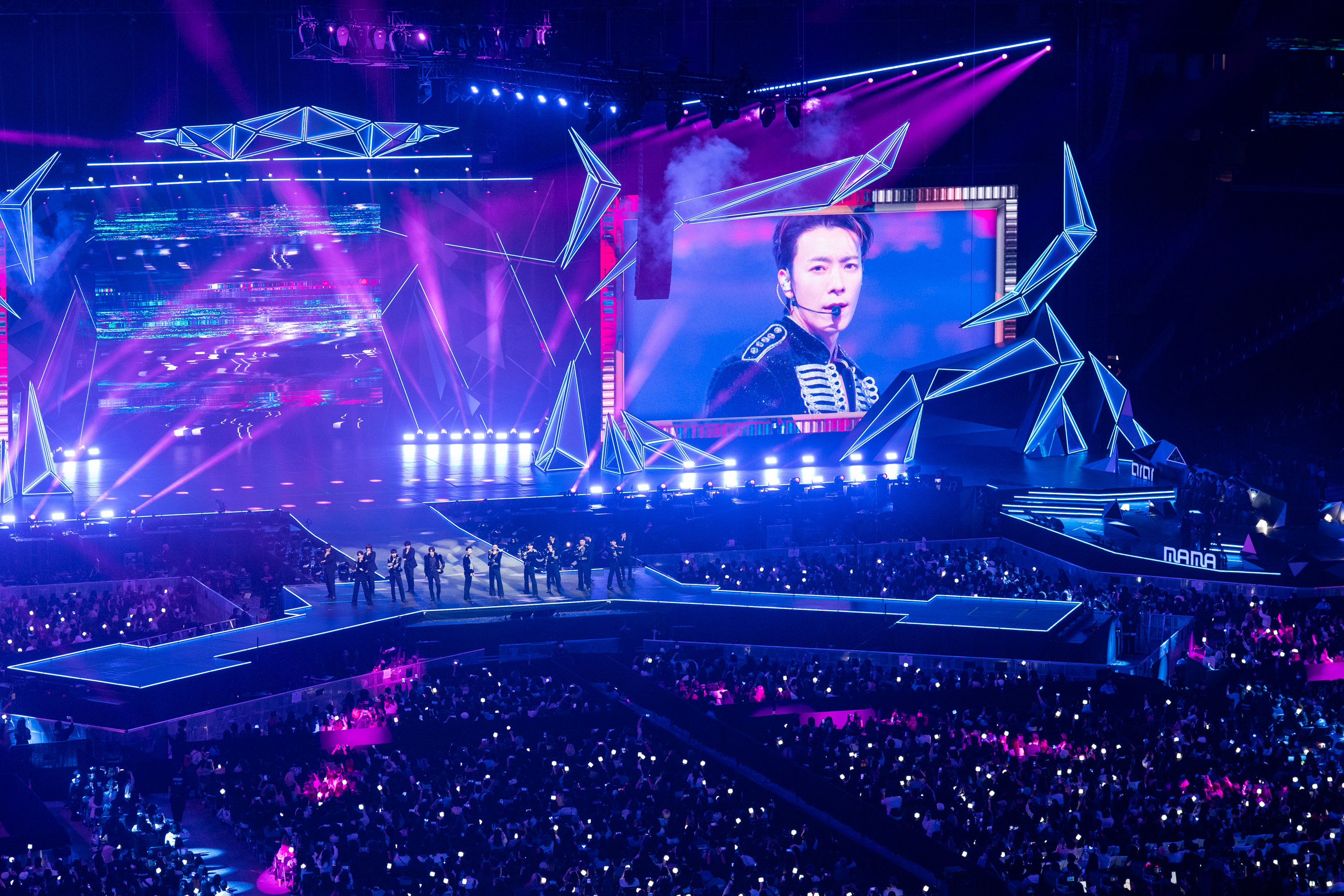 MAMA】20周年のSUPER JUNIOR、神セトリを4曲生歌でぶっ通し 受賞式では