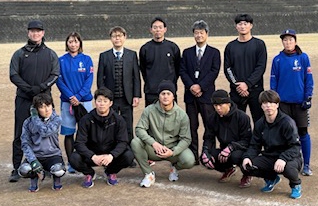 【小早川毅彦ベースボールカルテ】常に危機感　広島・秋山、37歳シーズンの挑戦　女子4人を加えた計11選手で練習始め