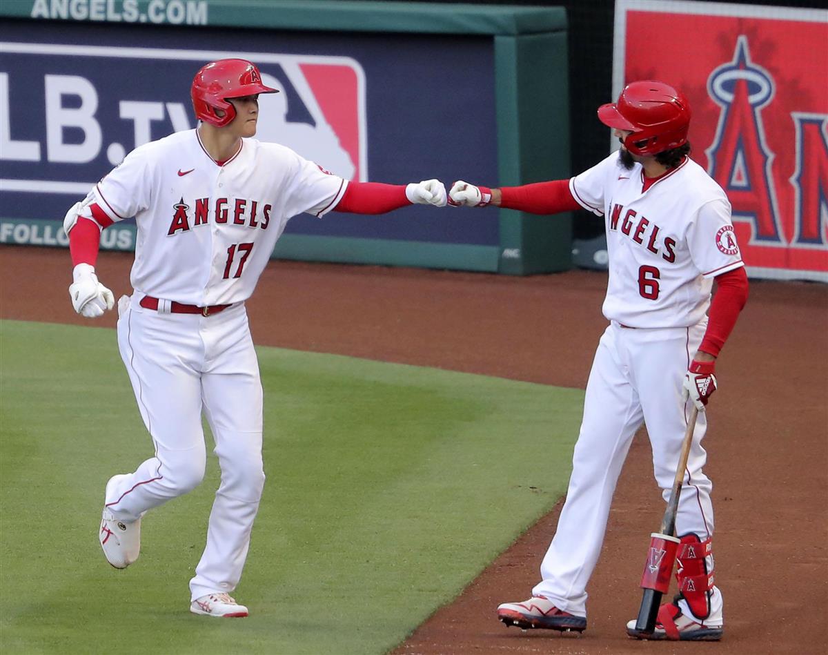 リアル二刀流の大谷翔平、特大2号ソロも勝利投手の権利目前で走者と