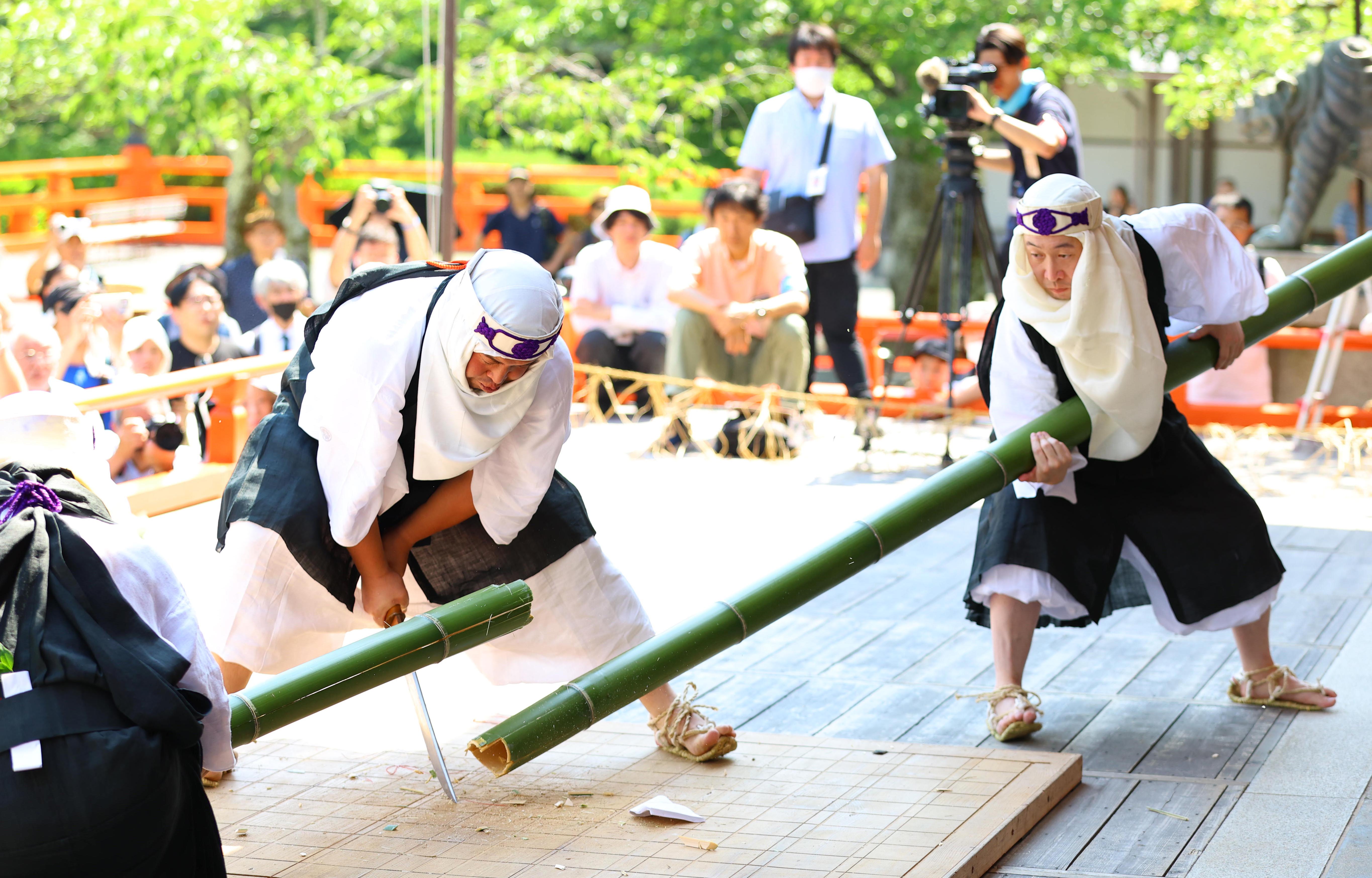 動画】豊作願い豪快に「大蛇」退治 鞍馬寺の竹伐り会式は今年も丹波座