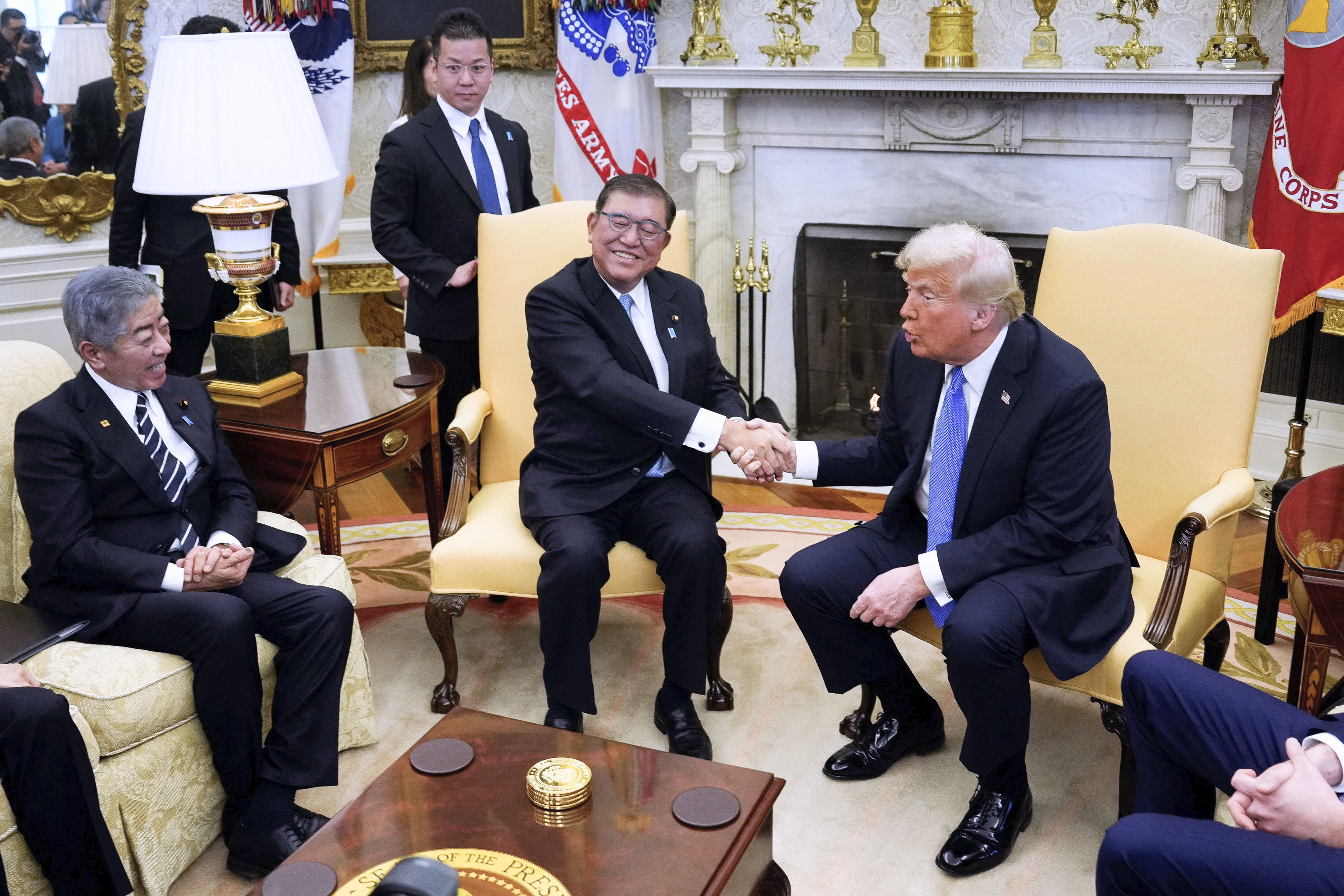 【希少】パラオ記念切手 安倍晋三 D.Trump 日米首脳会談 安倍元首相の「遺産」活用で乗り切った日米首脳会談 今後真価問われる