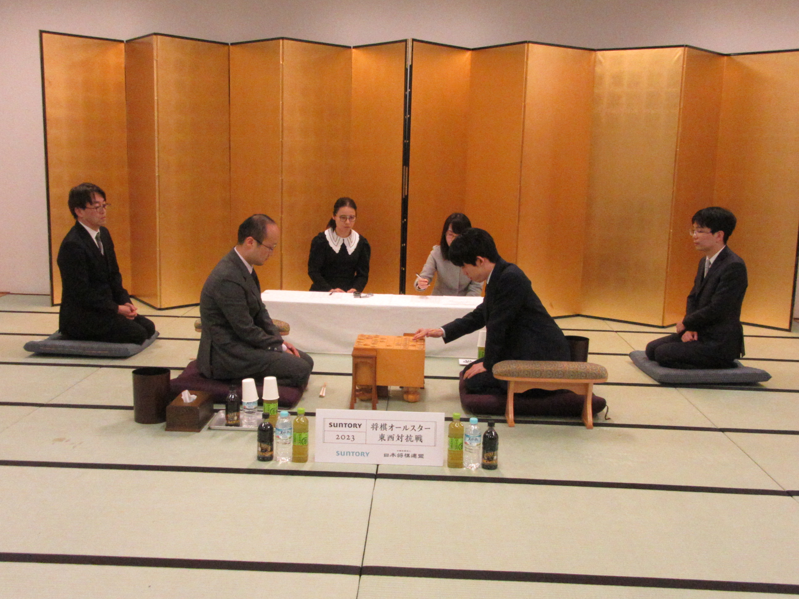 将棋 ロボット　オレンジ　アクション　フィギュア 可動式　藤井聡太　羽生善治 藤井聡太八冠、振り飛車でわかせる エキシビジョンマッチで豊島将之