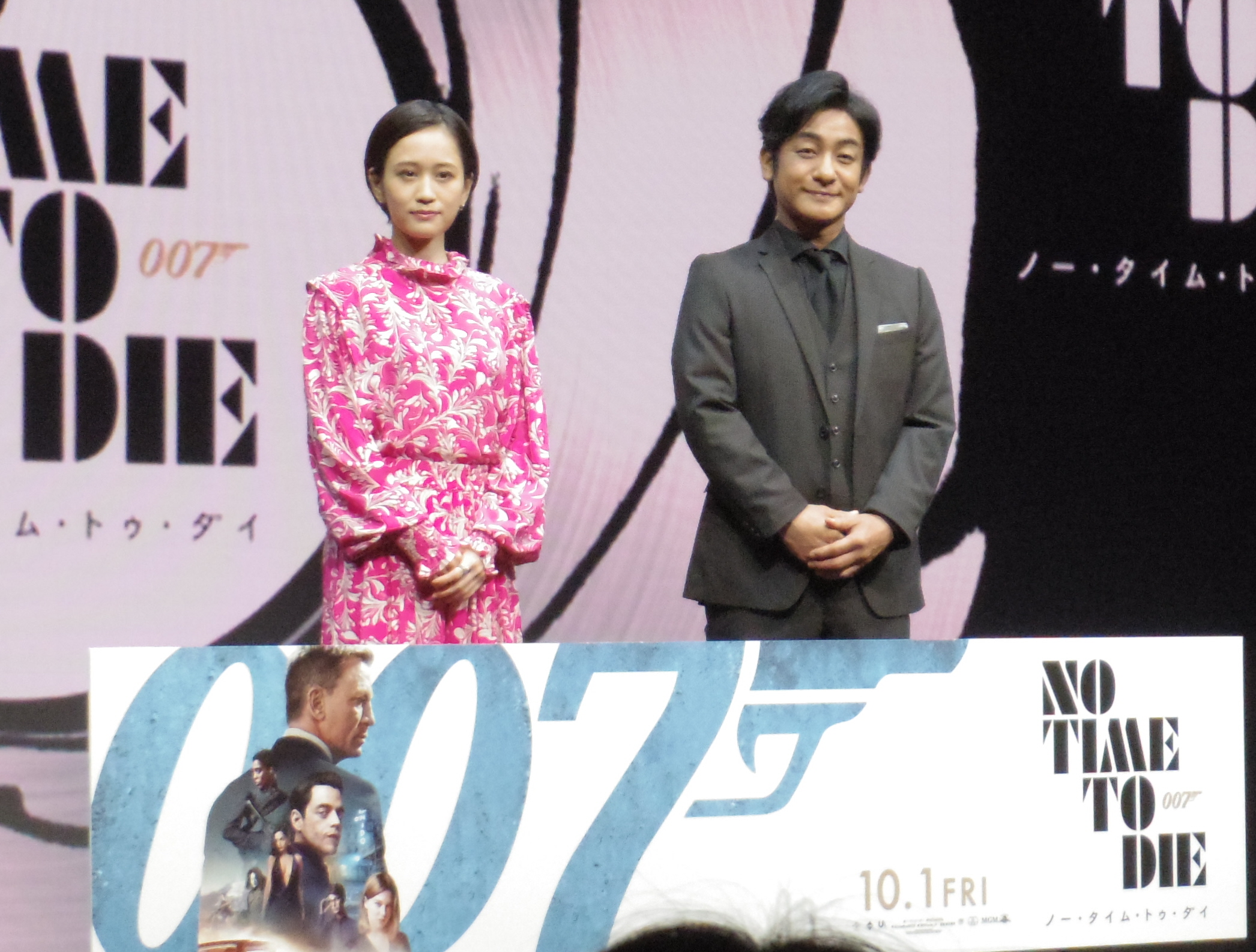 ００７ の大ファン片岡愛之助と前田敦子がダニエル クレイグに質問 サンスポ
