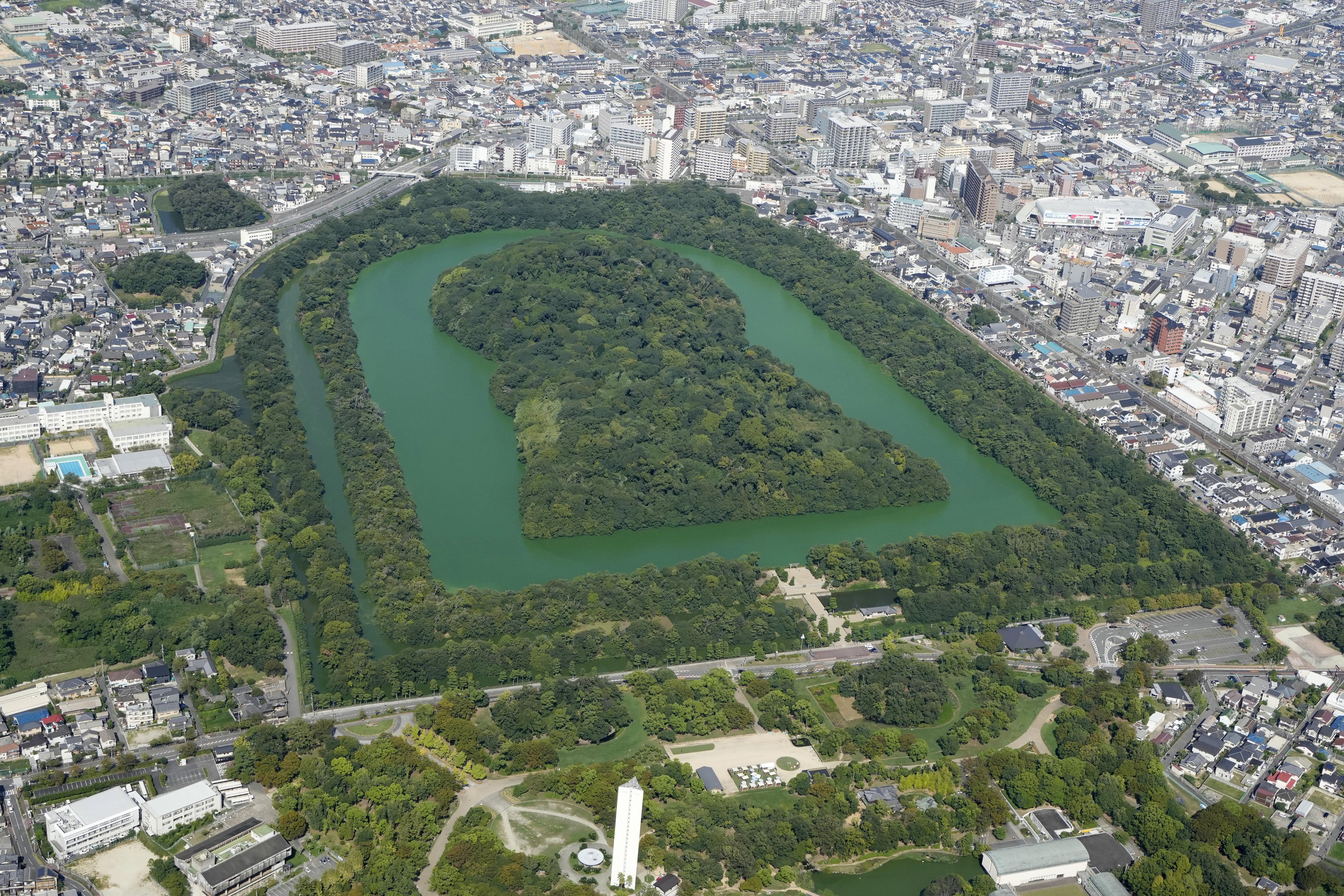 仁徳天皇陵古墳の副葬品、実物を初確認 明治の調査で持ち出し？キー