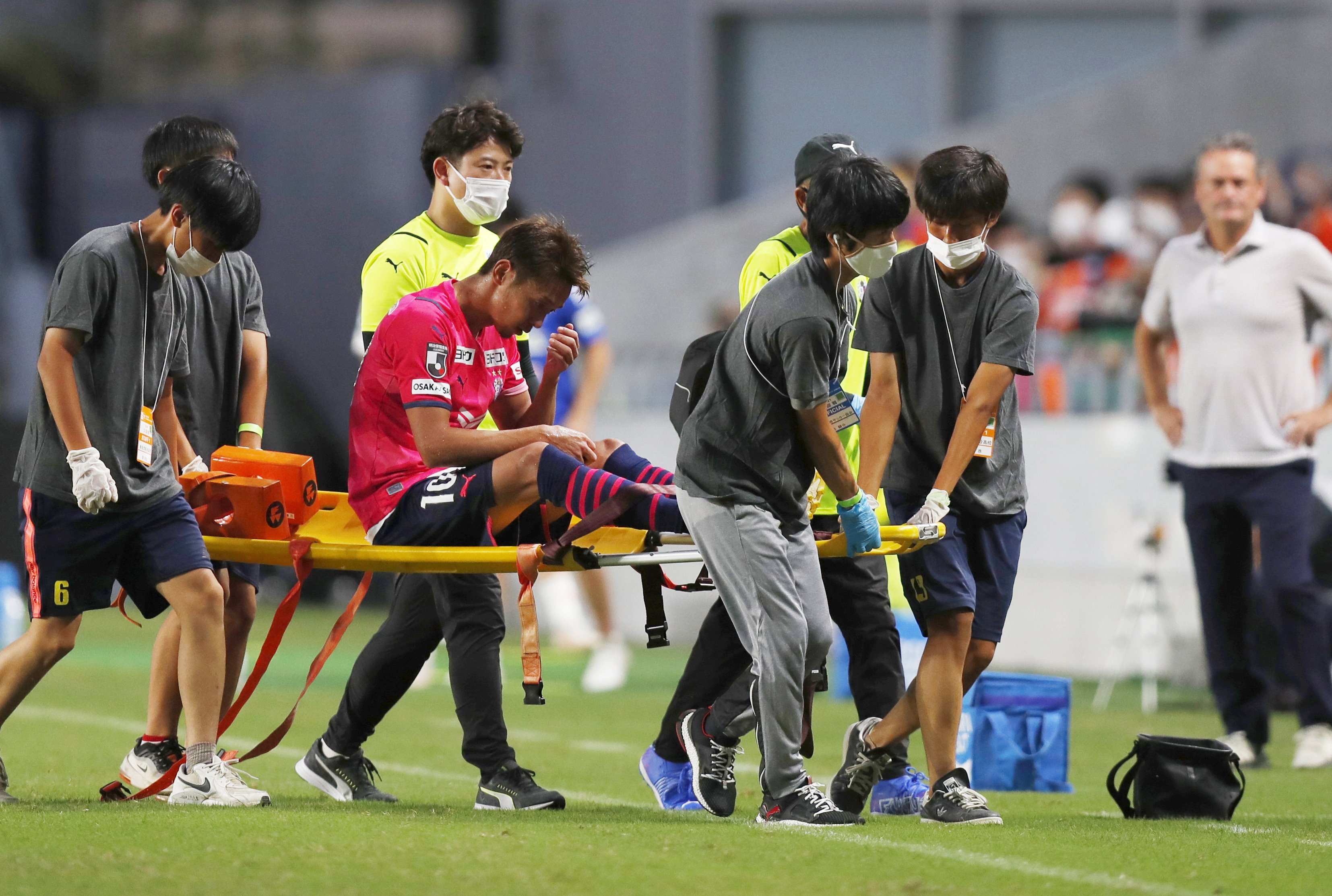 ｃ大阪 清武 ２得点も負傷交代 クルピ監督 慎重にフィジカル 足のコンディションを見なければ 天皇杯 サンスポ