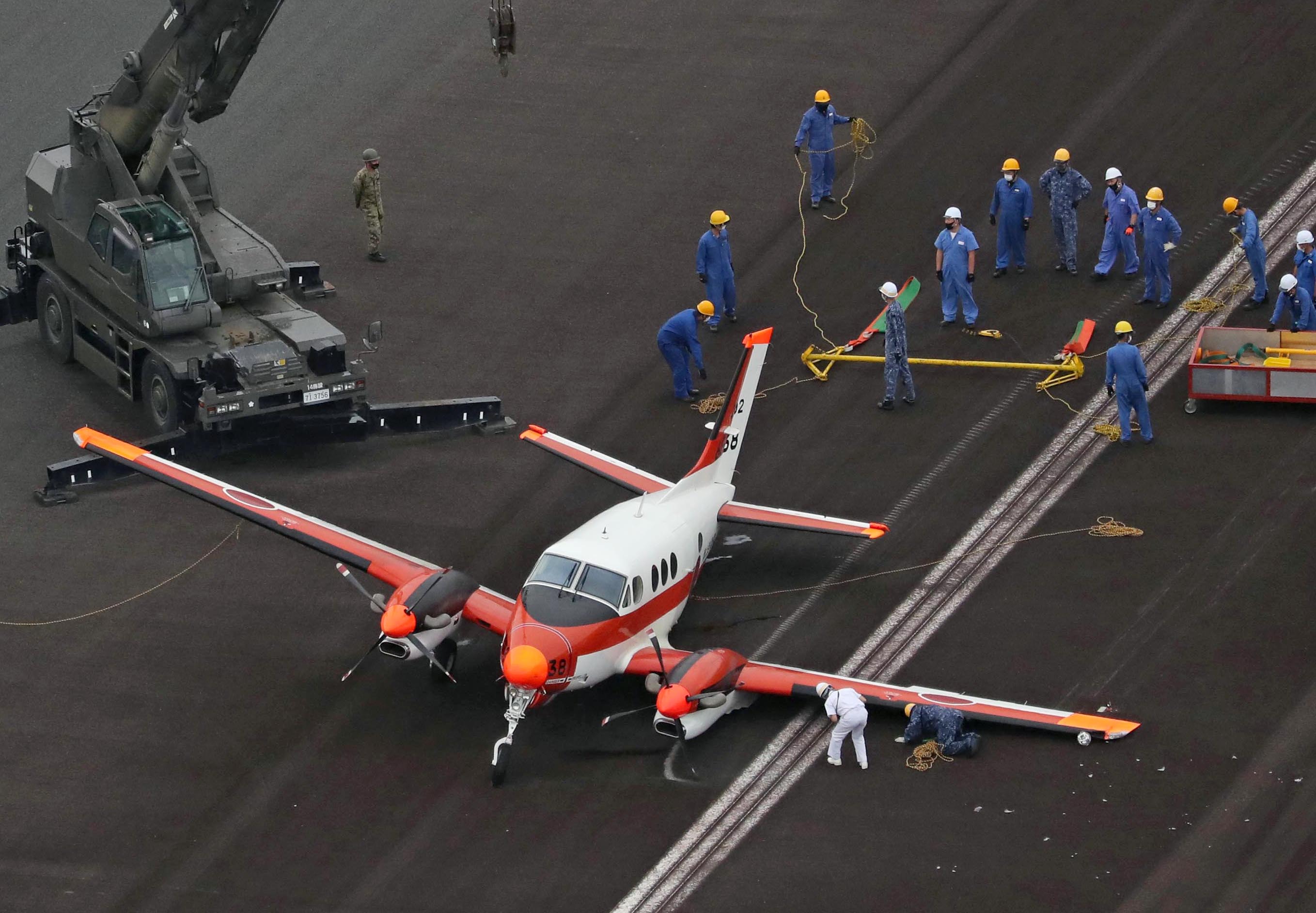 徳島空港 滑走路の運用再開 海自練習機が着陸失敗 産経ニュース