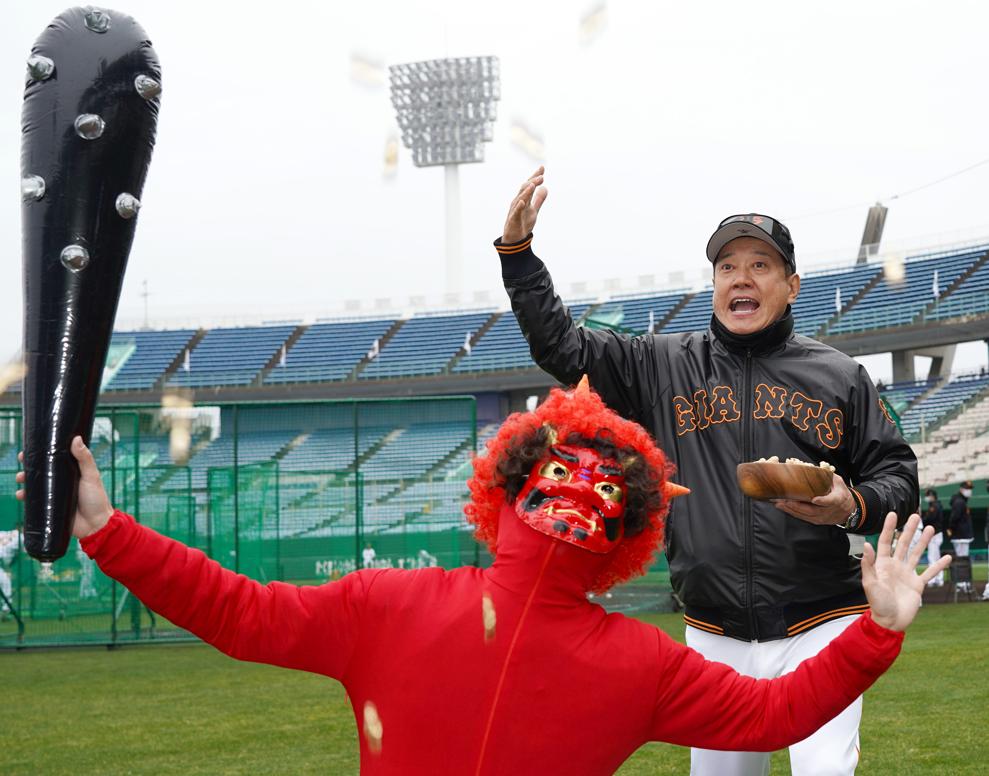 巨人・原監督「コロナめ！」 プロ野球キャンプ地で豆まき - 産経ニュース