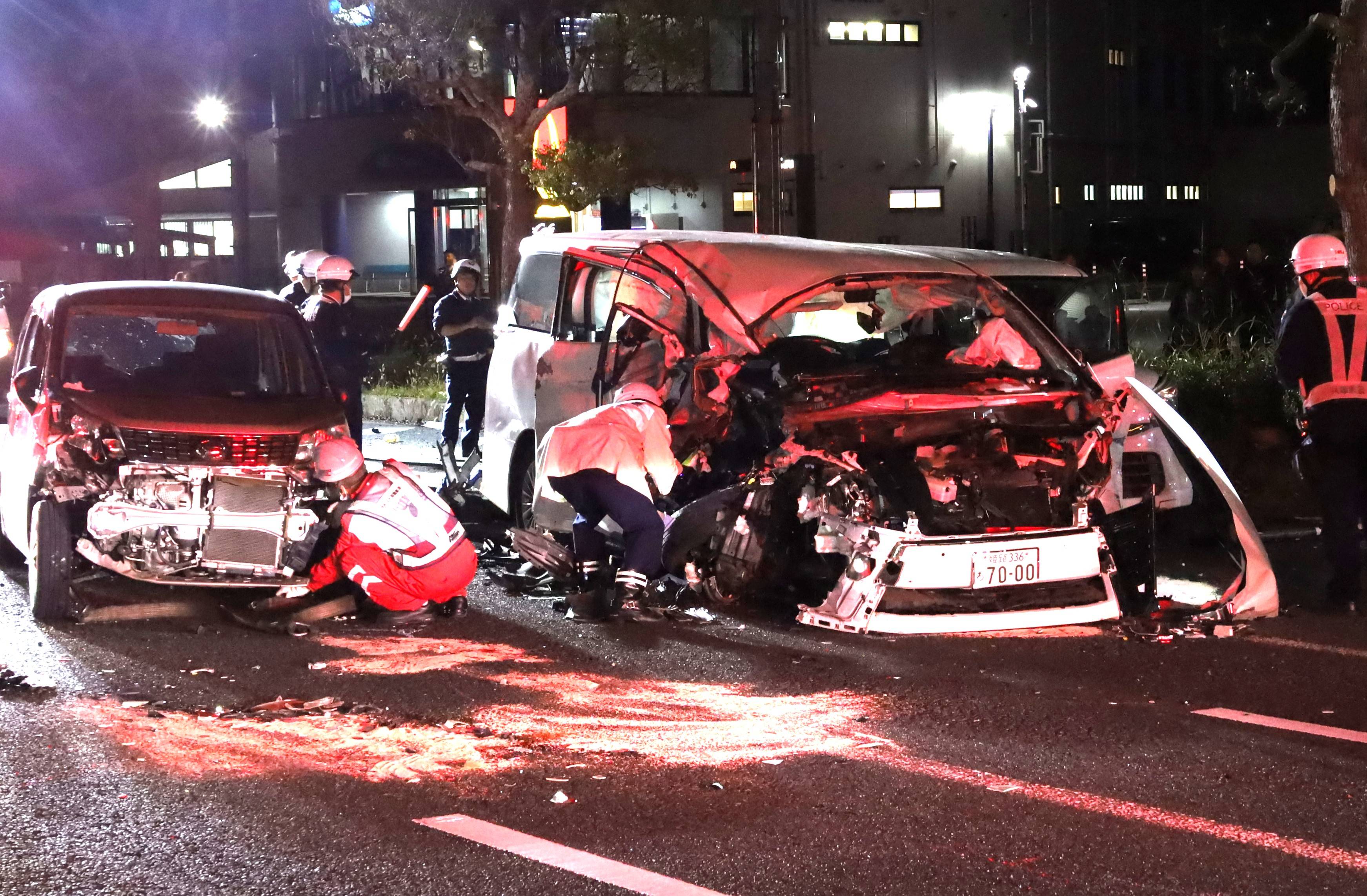 兵庫・加古川の国道250号で車14台絡む事故 男性1人死亡、17人負傷