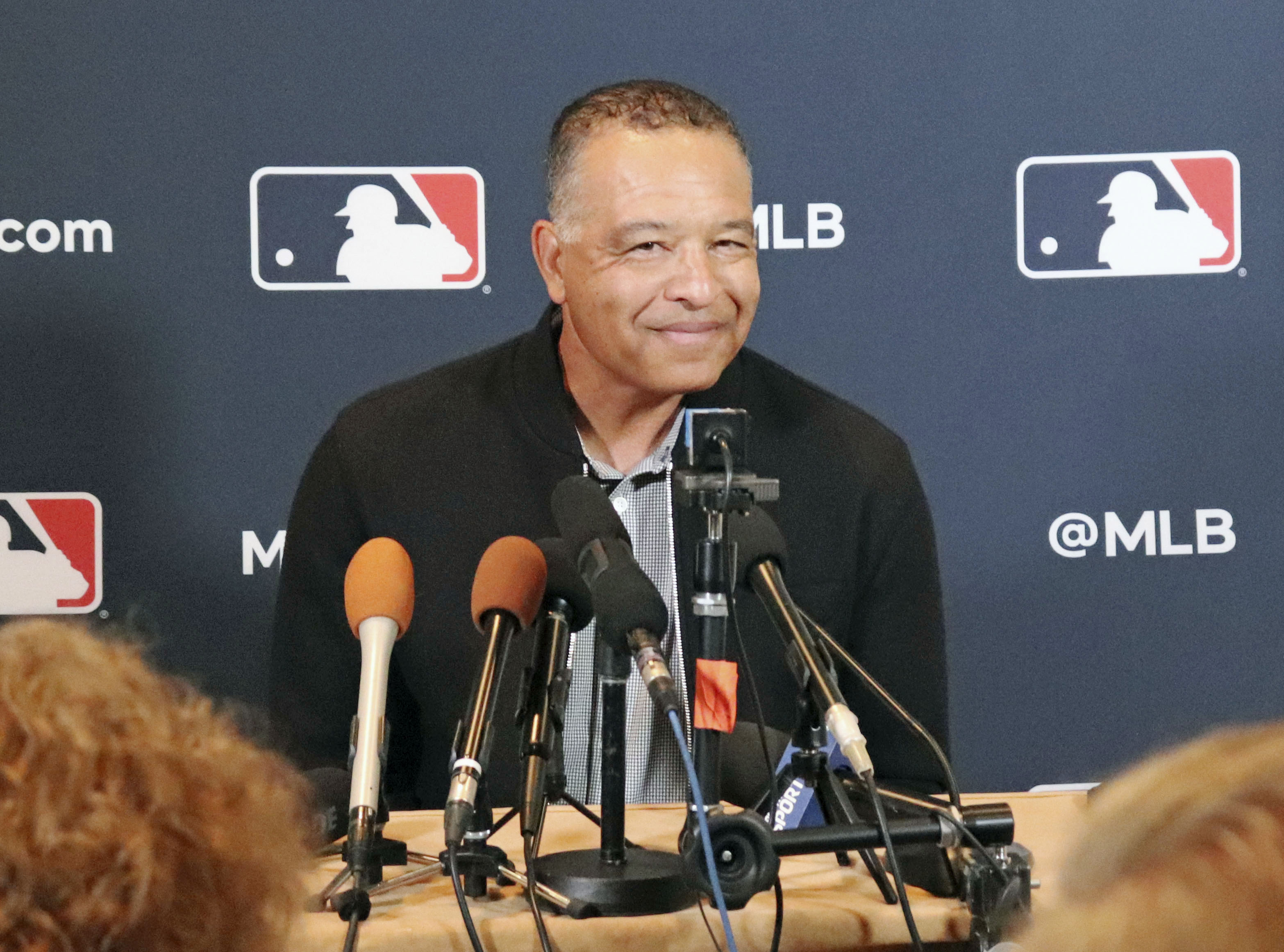 米ＳＮＳ「ドジャース、アウト？」ロバーツ監督が大谷翔平との面談