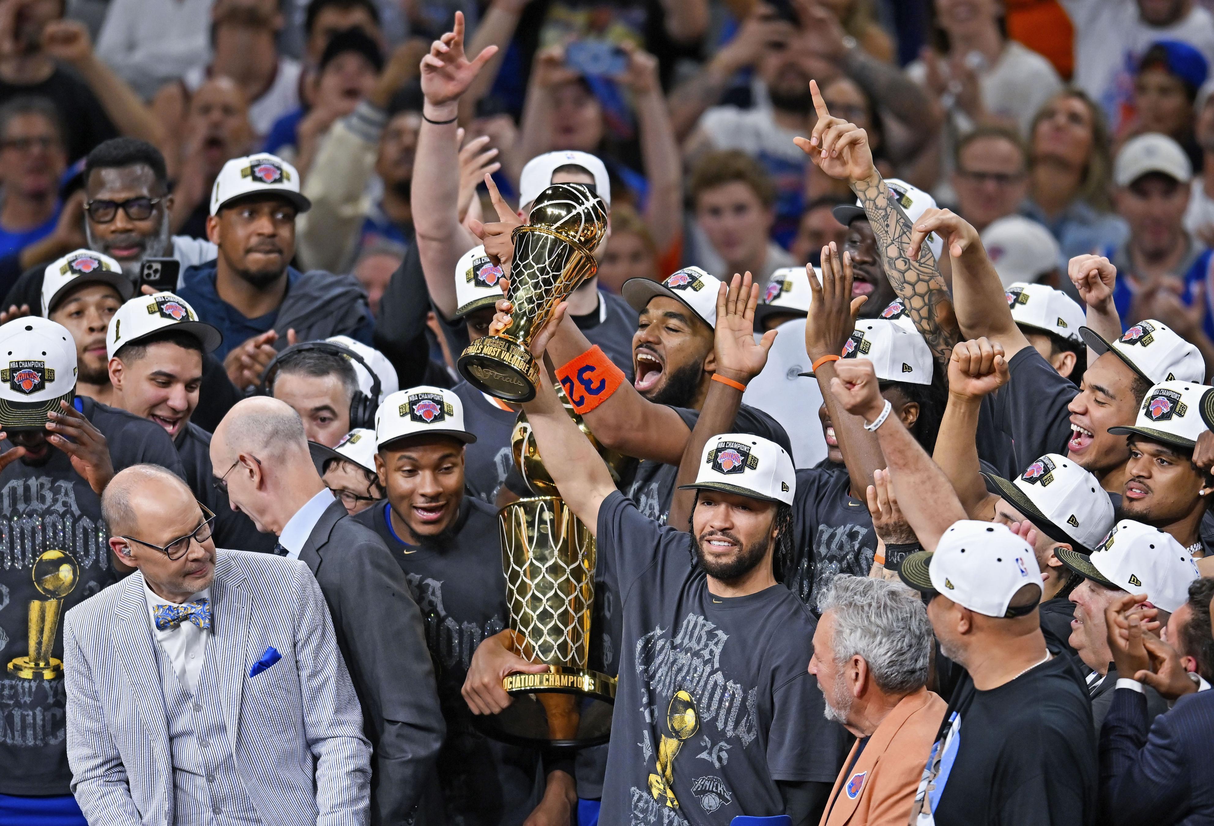 NBAニックスが53季ぶり優勝 エースのブランソン45得点の活躍、MVPに