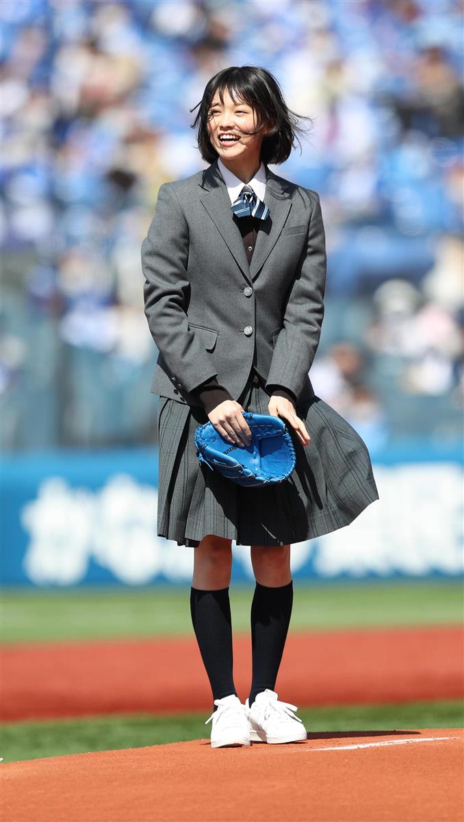 ドラゴン桜 出演女優 志田彩良がｄｅｎａ 巨人で人生初始球式 制服でワンバウンド投球 サンスポ