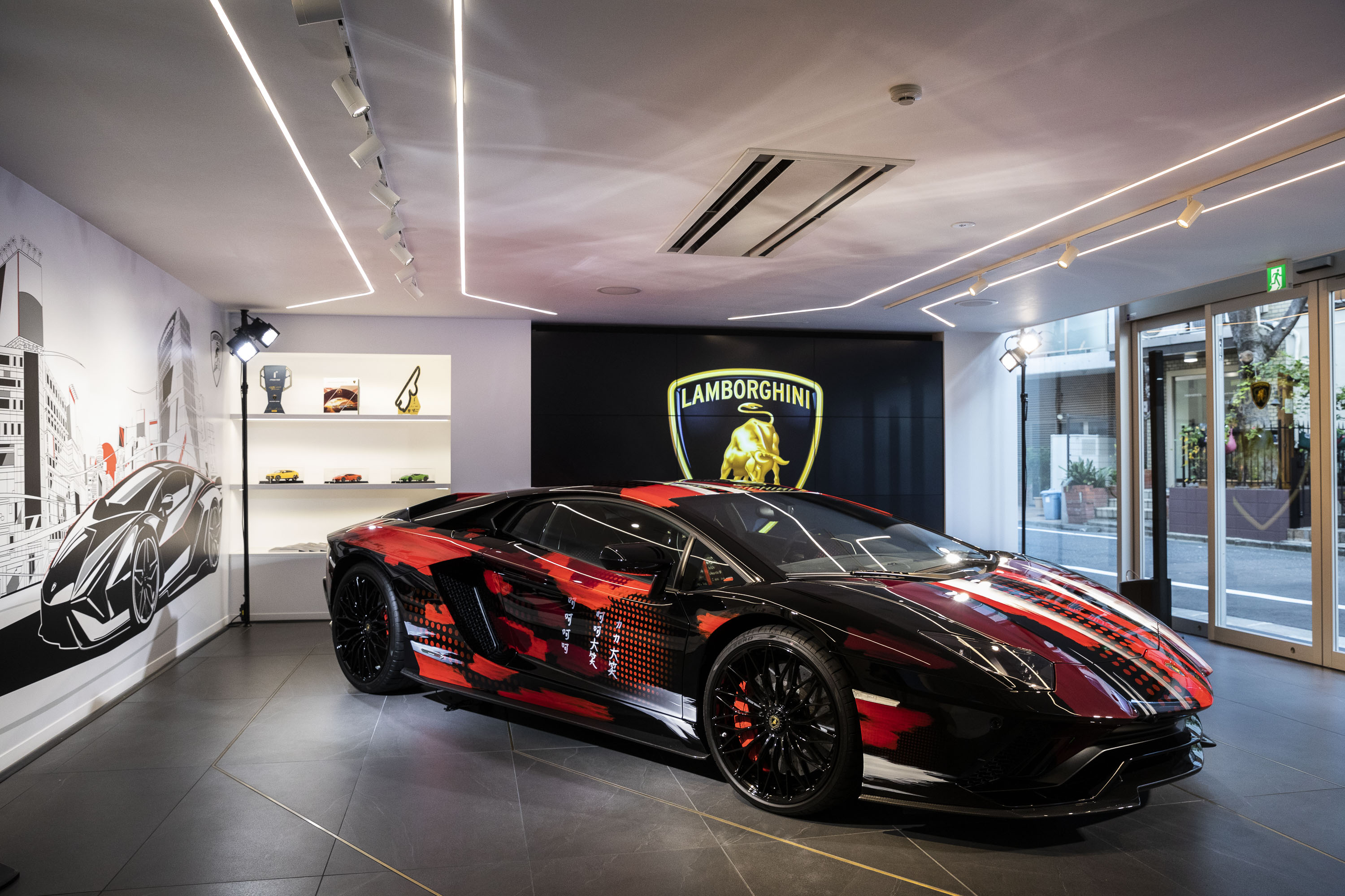ランボルギーニが日本市場に攻勢 「THE LOUNGE TOKYO」オープン、最新