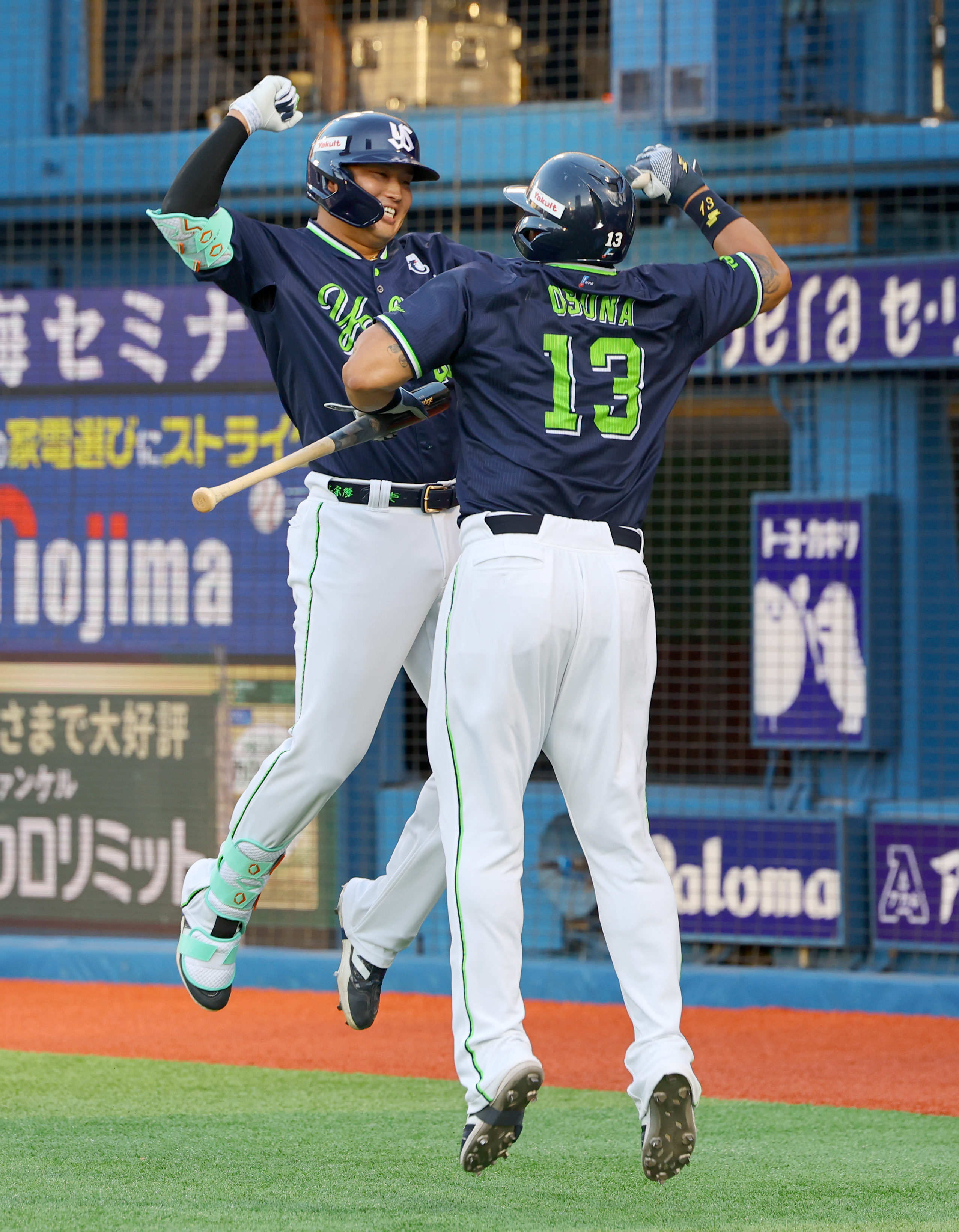 エポック ワン【村上宗隆】衝撃のプロ初3打席連続本塁打（22.7.31） 5打席連続本塁打・村上の「Epoch One」が受付スタート！ トレカ