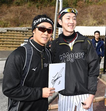 阪神・西岡が二人！？ニセ岡剛、安芸2軍C訪れホンモノと対面