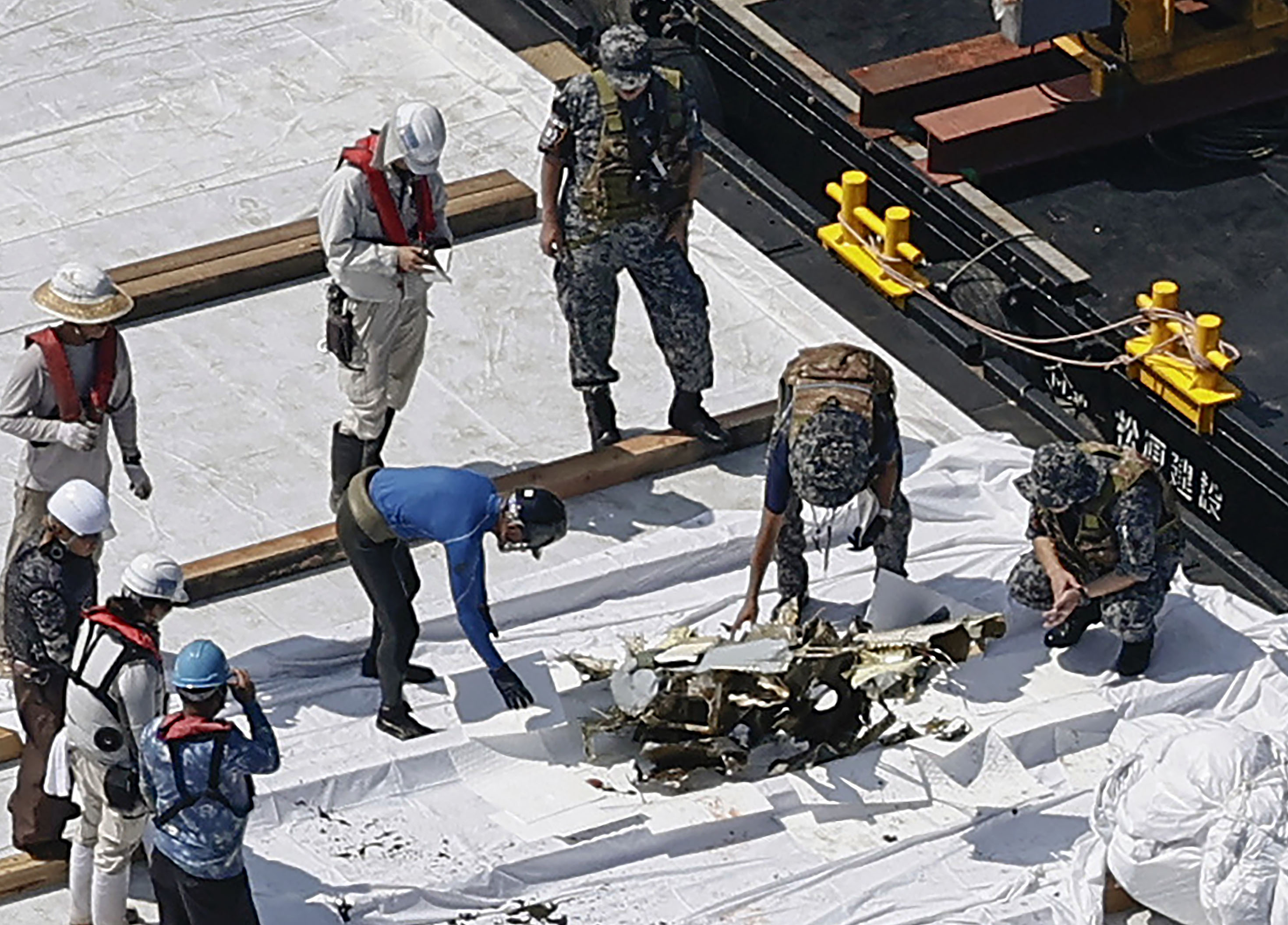 空自練習機の引き揚げ作業を開始 墜落原因特定急ぐ（写真・画像 5/5