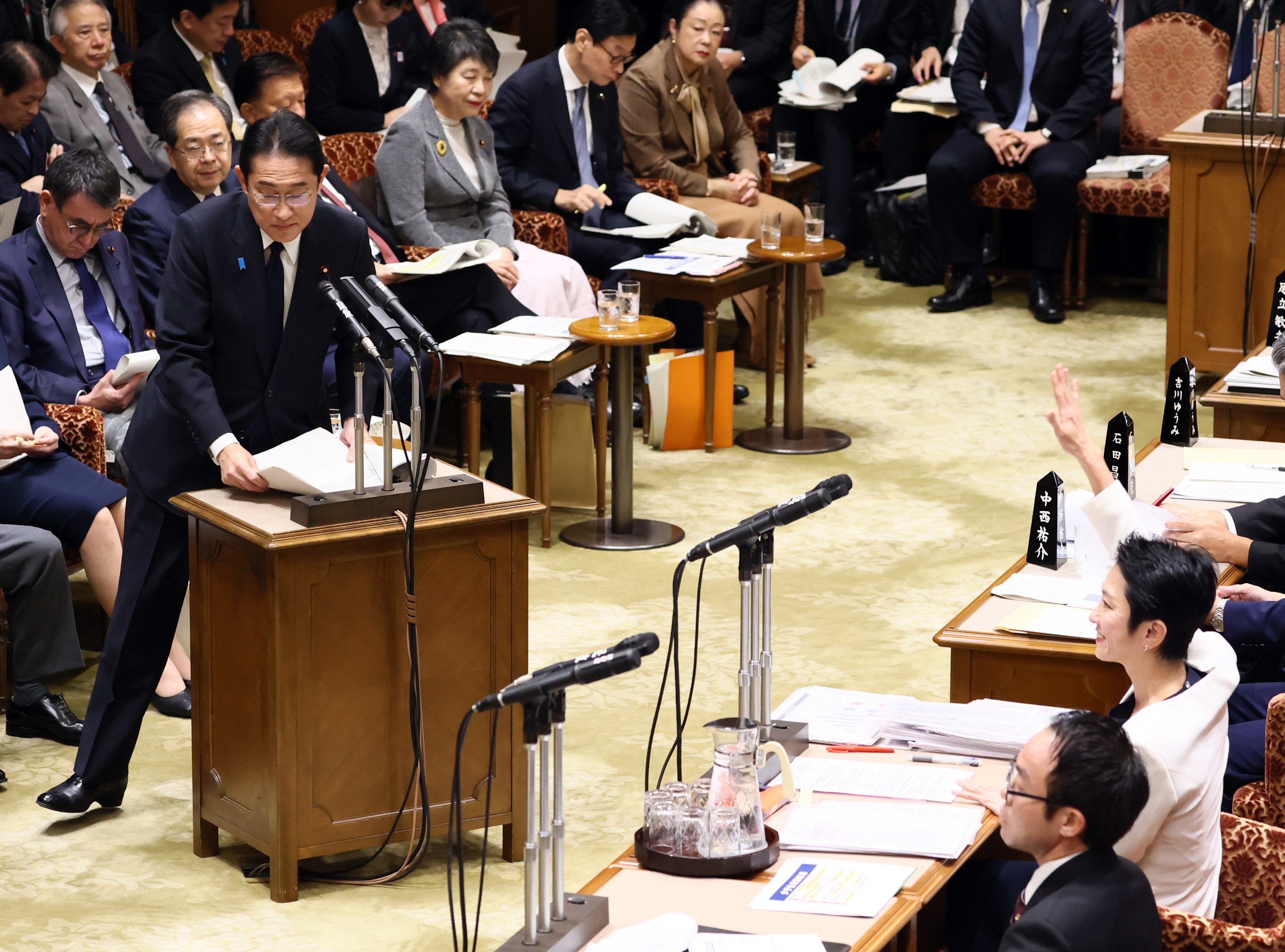 辞任ドミノで野党攻勢 予算委出席なく「口封じ」と批判 - 産経ニュース