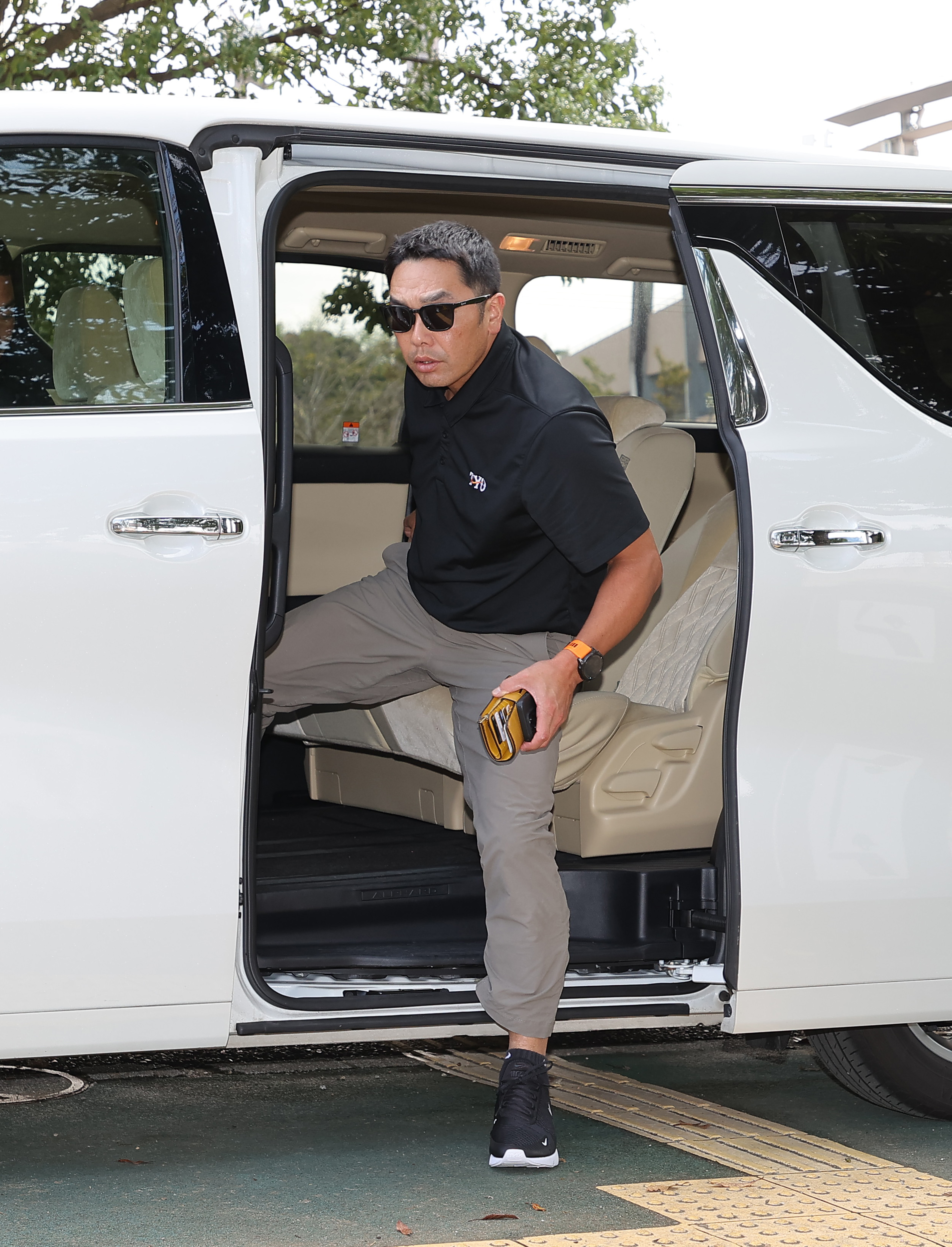 巨人・阿部監督、宮崎フェニックス・リーグ視察 CSメンバー入り「全員