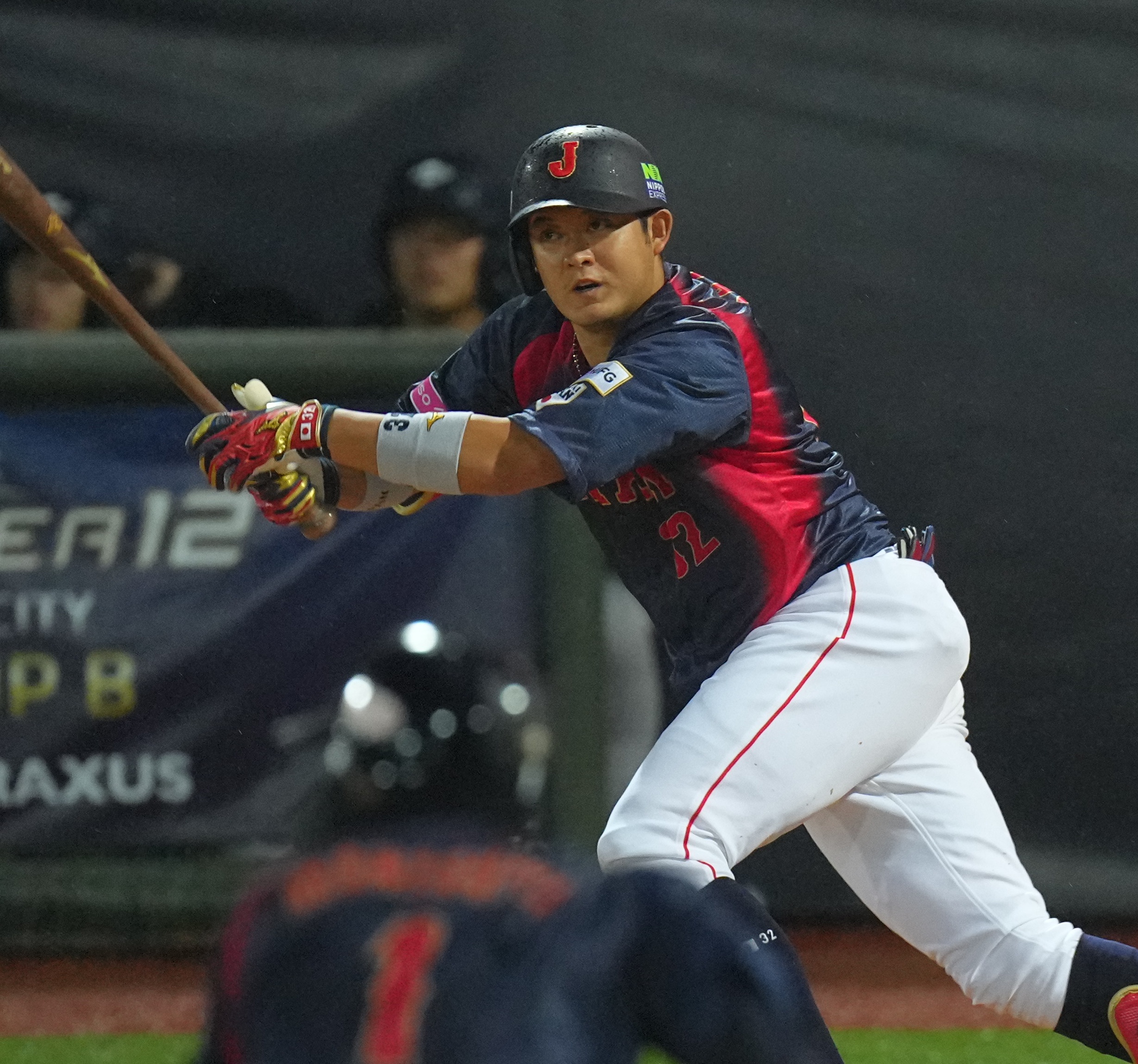 プレミア12】侍ジャパン・佐藤都志也の左前適時打で同点 リクエスト