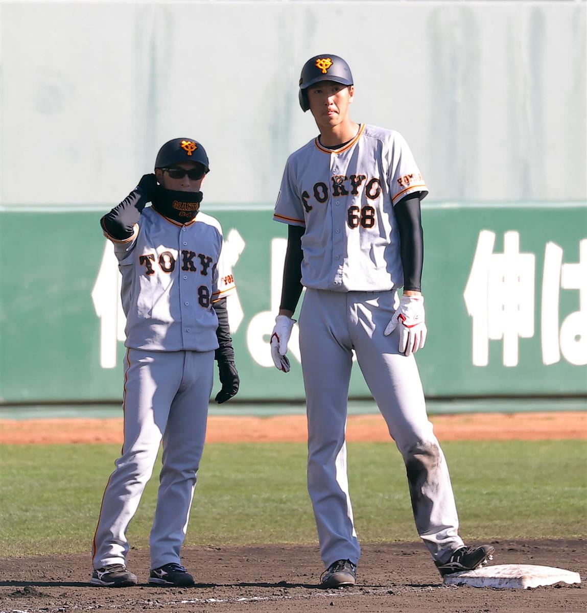 巨人ｄ５ 秋広 大谷そっくり ２メートルルーキーが２安打デビュー 1 3ページ サンスポ