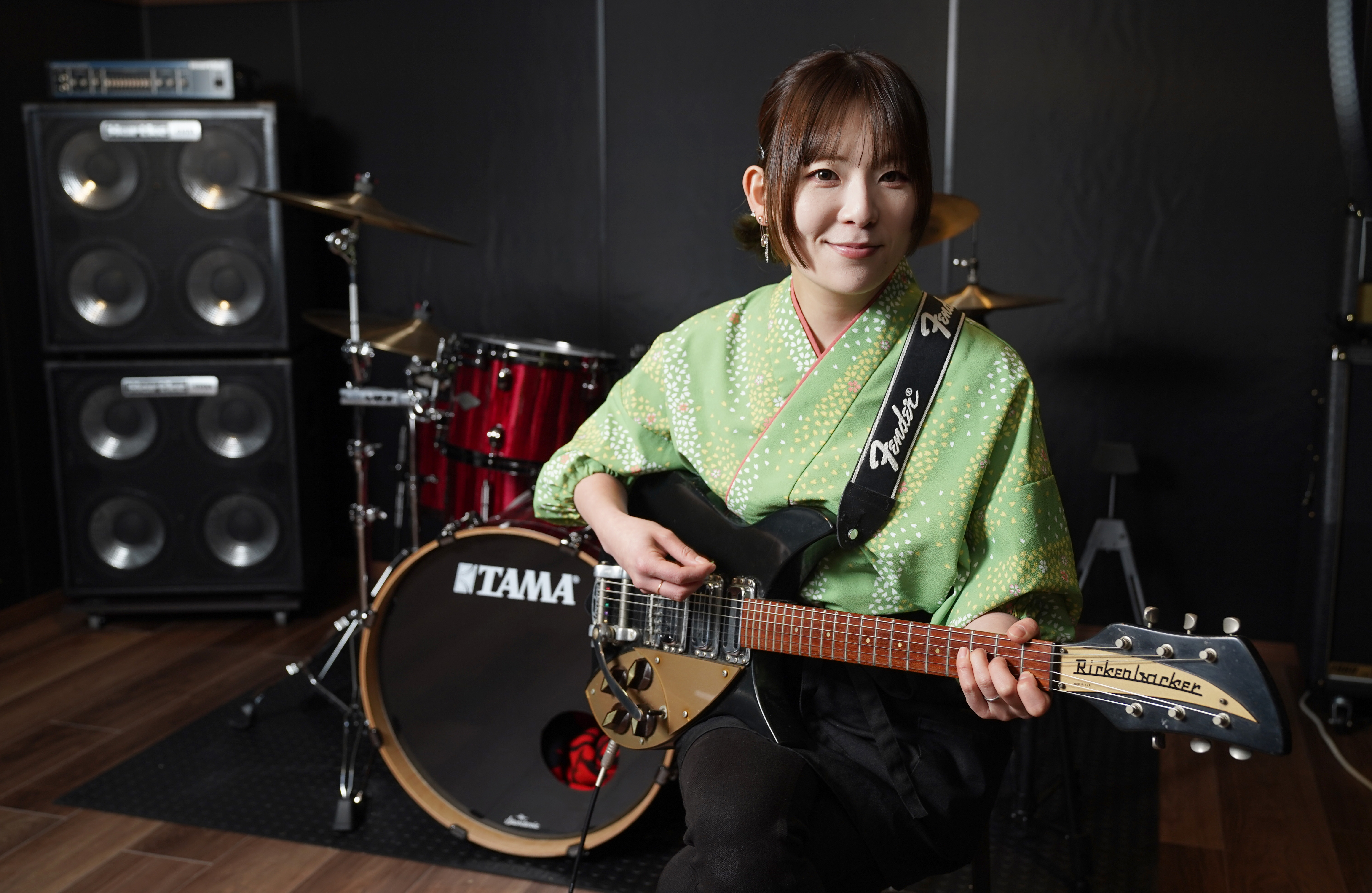ファンか宿泊客か、の違い アイドルで若女将、大久保琴江さん 二兎を