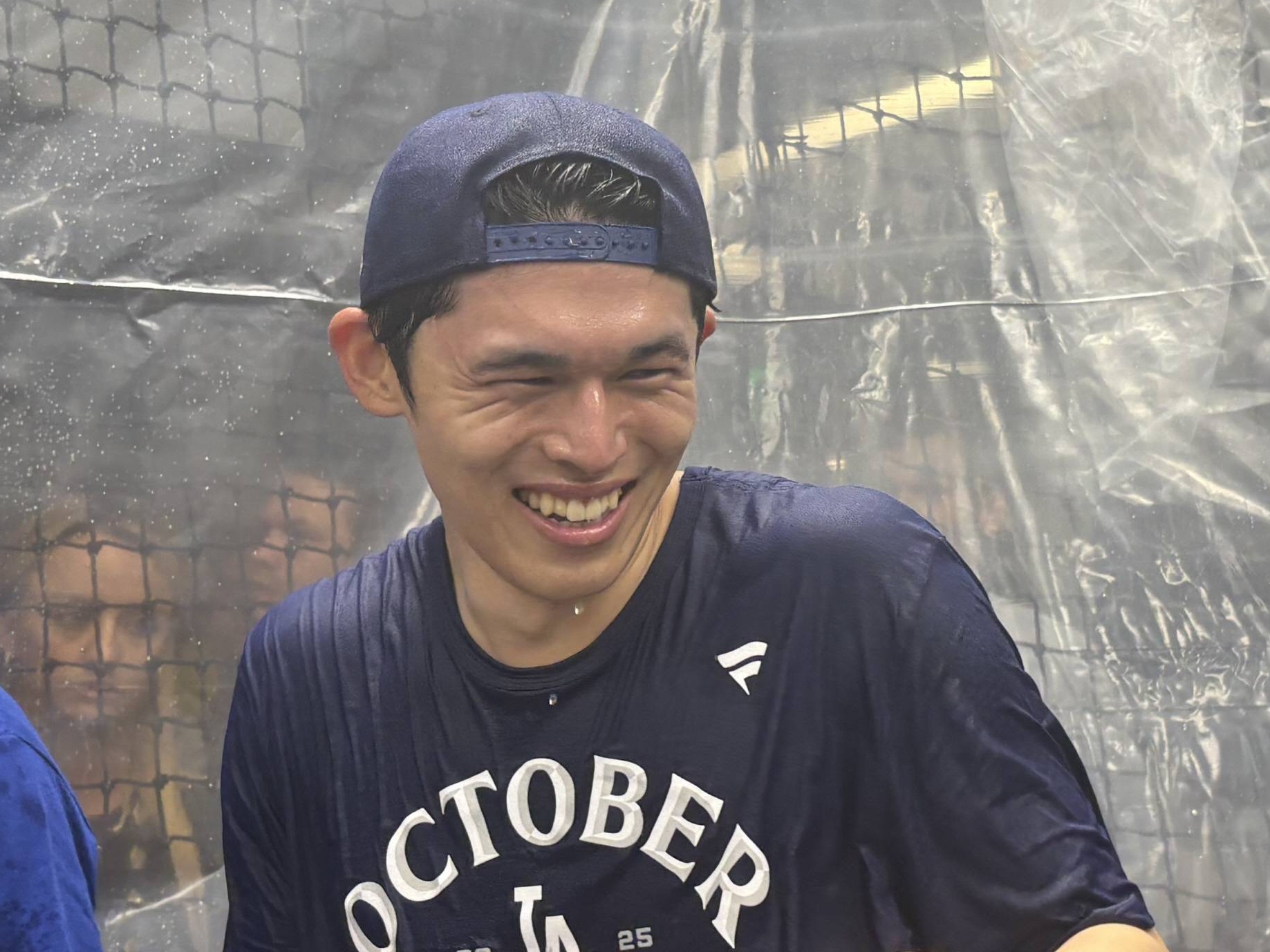 MLB】佐々木朗希、シャンパンファイトで勝利の美酒に酔いしれる PS初