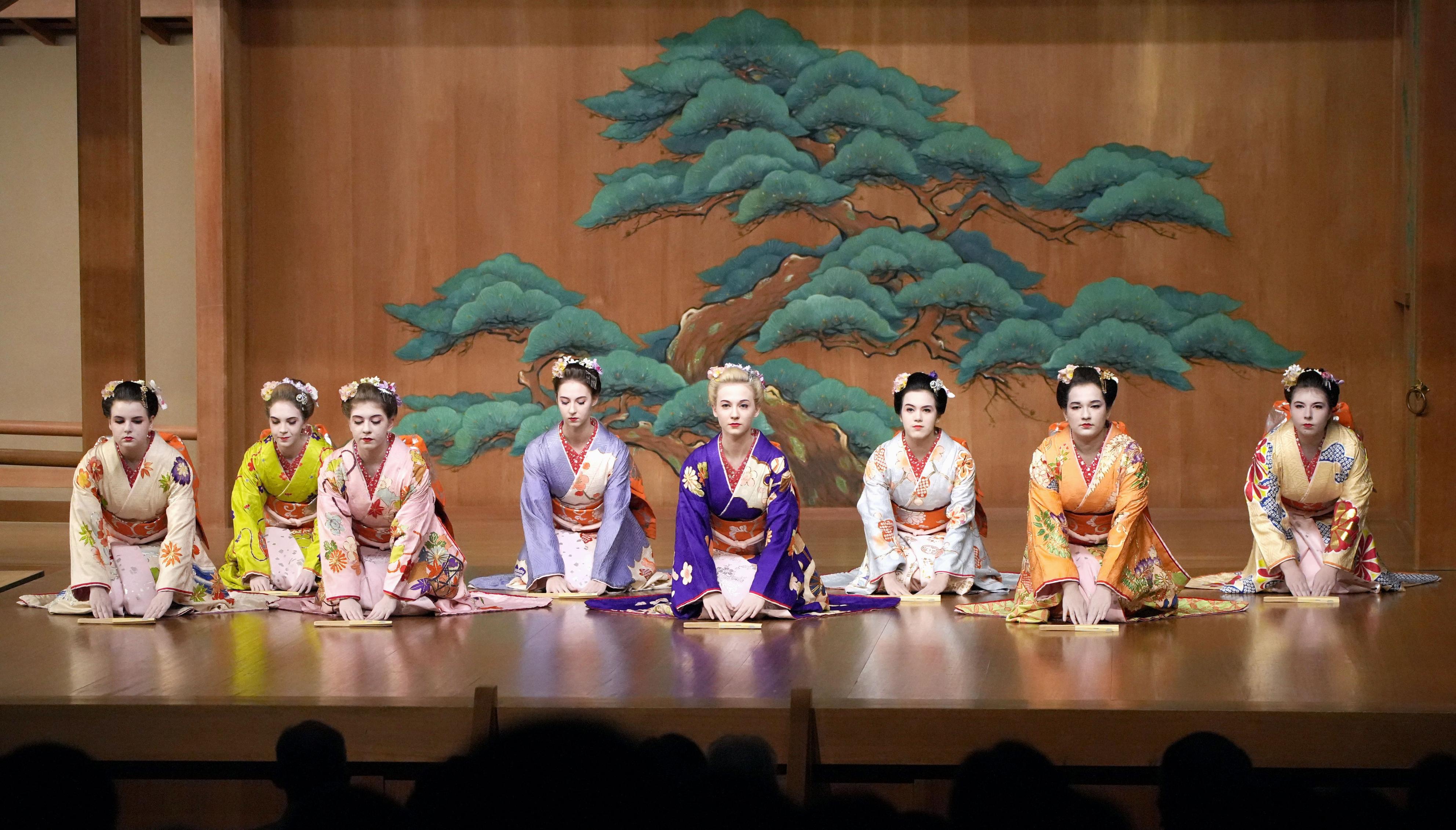 美しい踊り習えて幸せ」 ウクライナ避難民学生の日本舞踊に拍手 - 産経