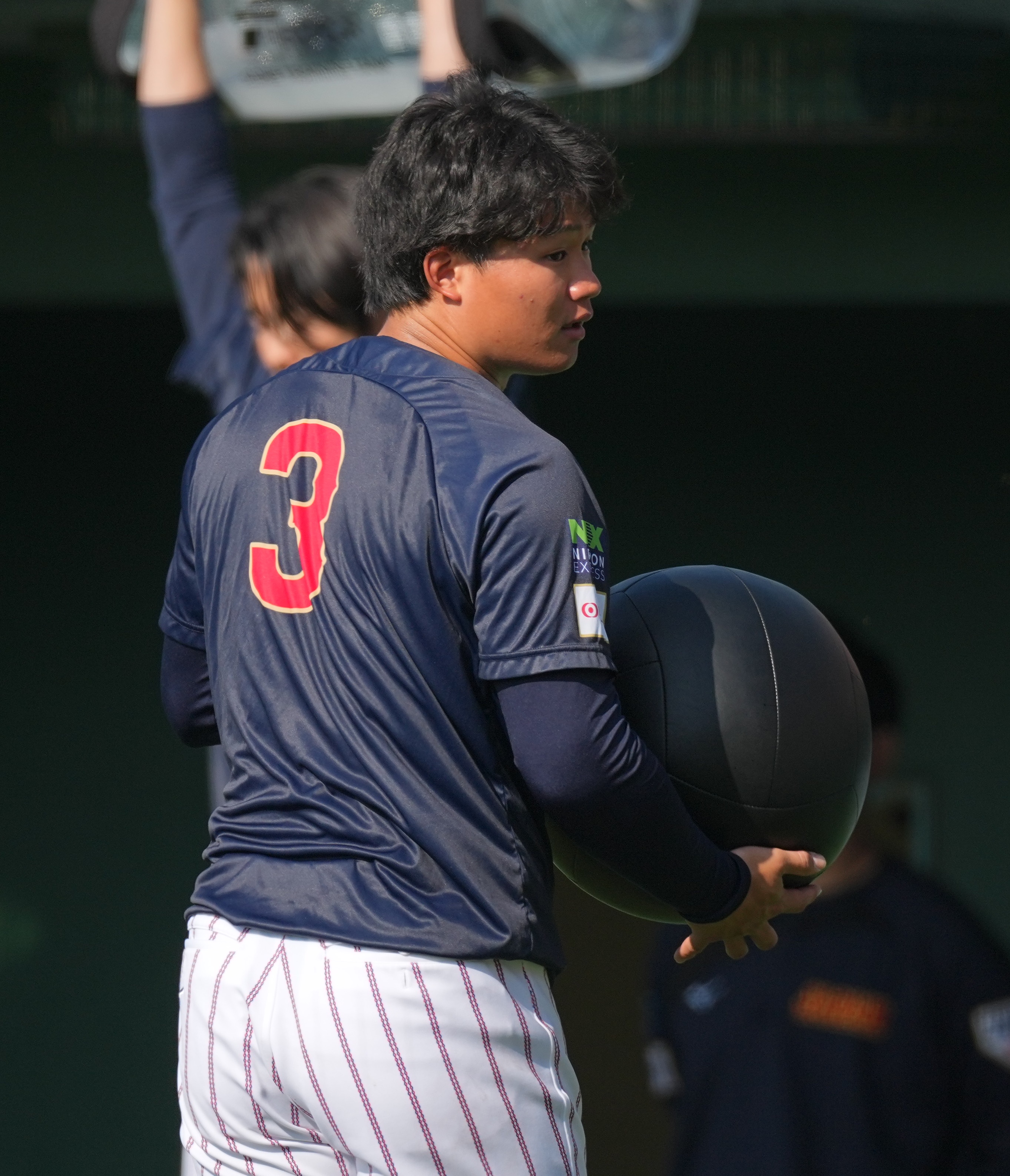 背番号3が2人！？ 侍ジャパン・森下翔太が小園海斗のユニホームで試合