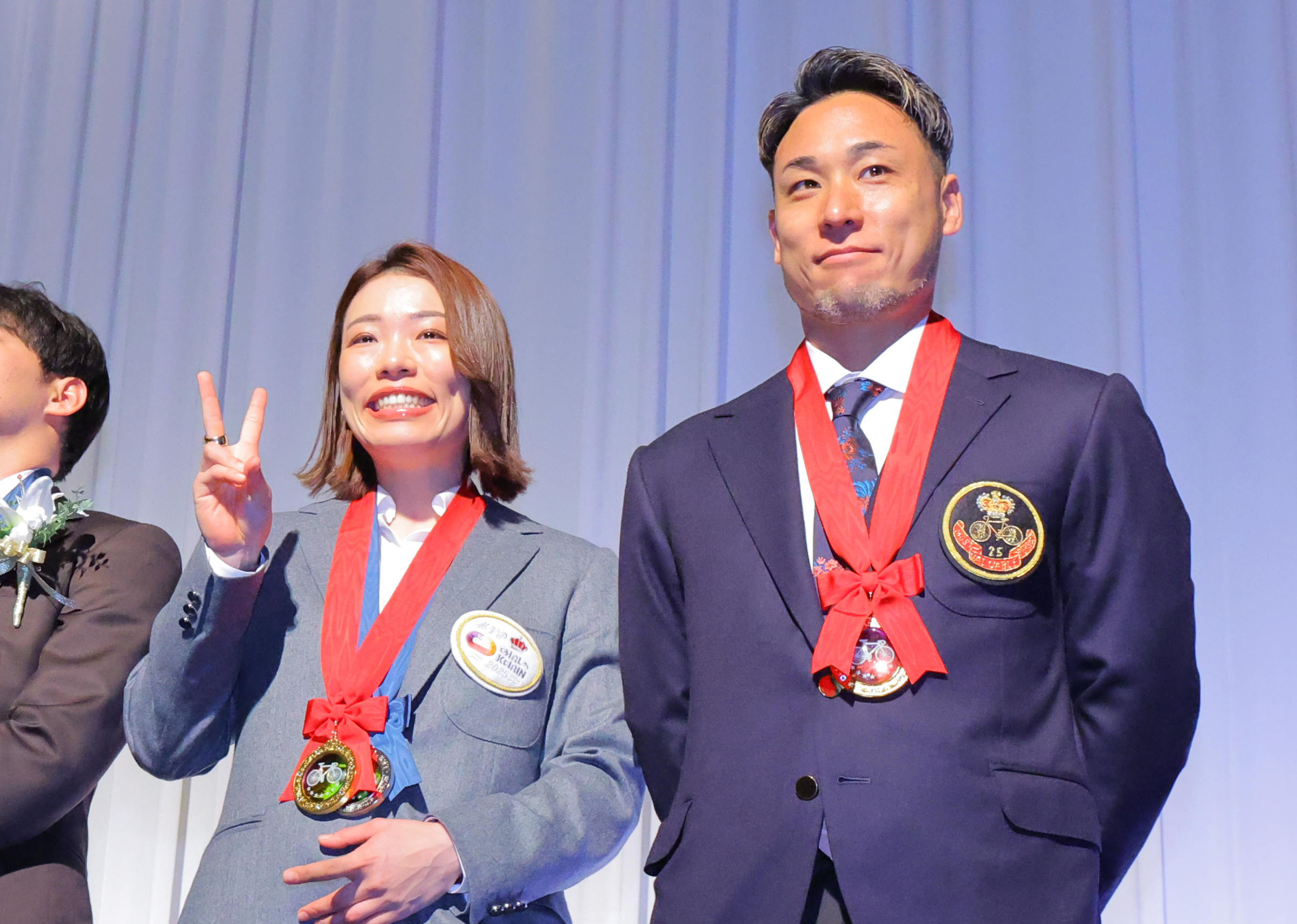 郡司らに記念メダル授与「これからも努力していく」 競輪の優秀選手