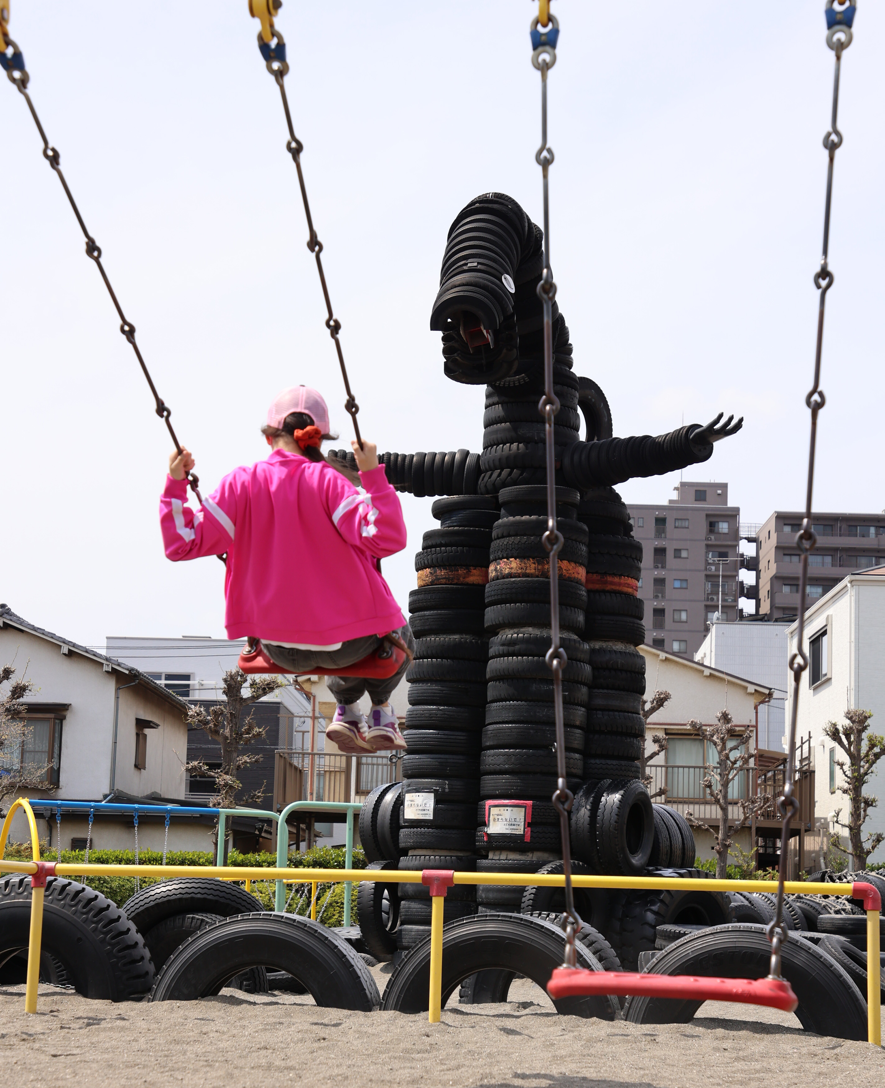 ゴジラがこちらを向いている！？ タイヤ公園 東京都大田区 路上感撮