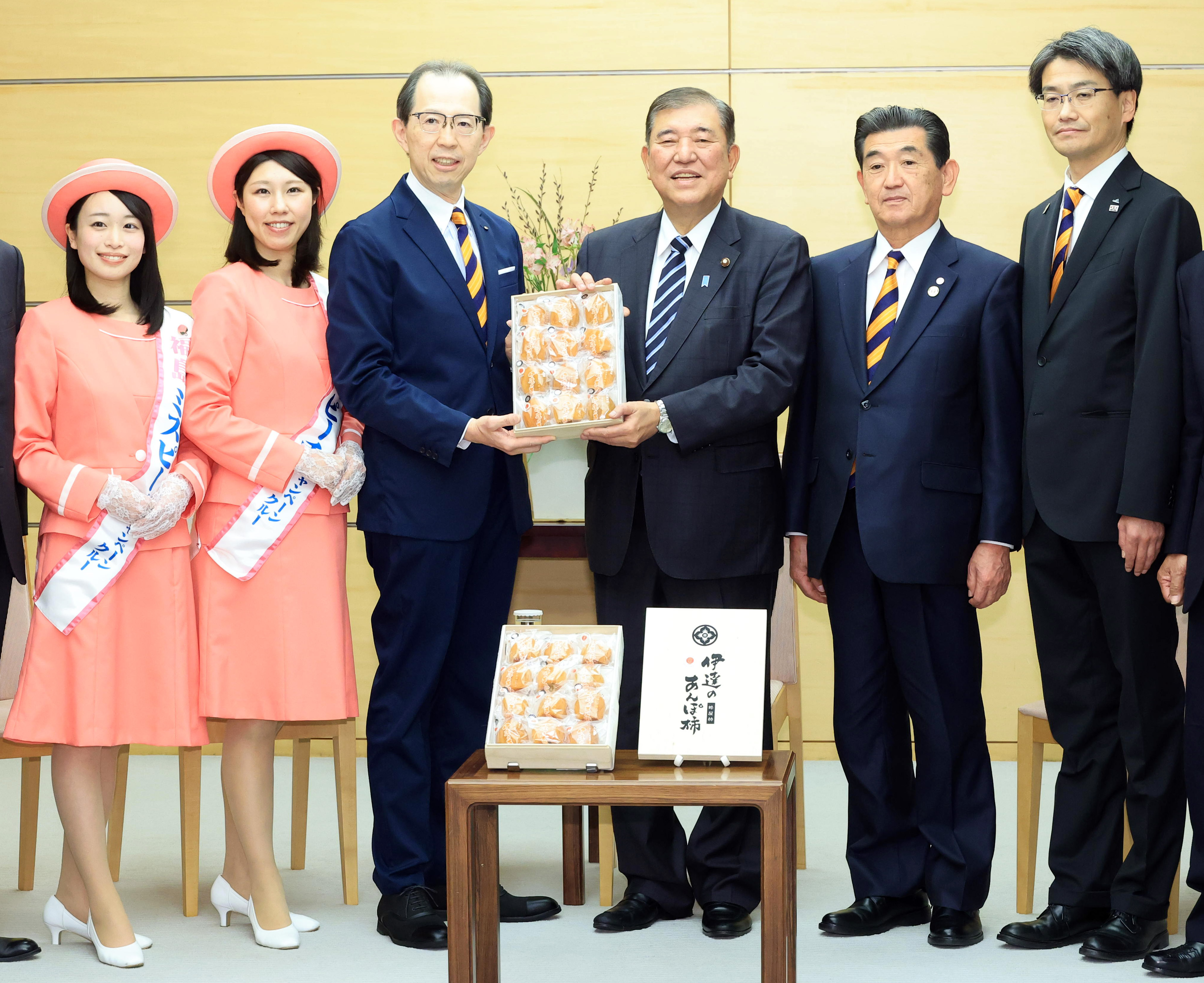 石破首相、福島のあんぽ柿平らげ「日本酒と合いそう」 震災前の8割まで