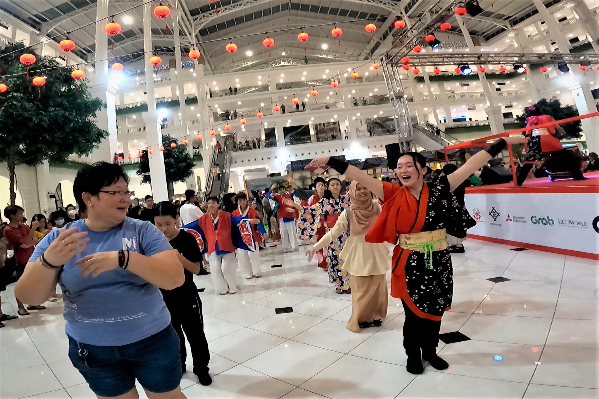 Bonodori大国で万博音頭 大阪の盆踊りチームがマレーシアで喝采 - 産経