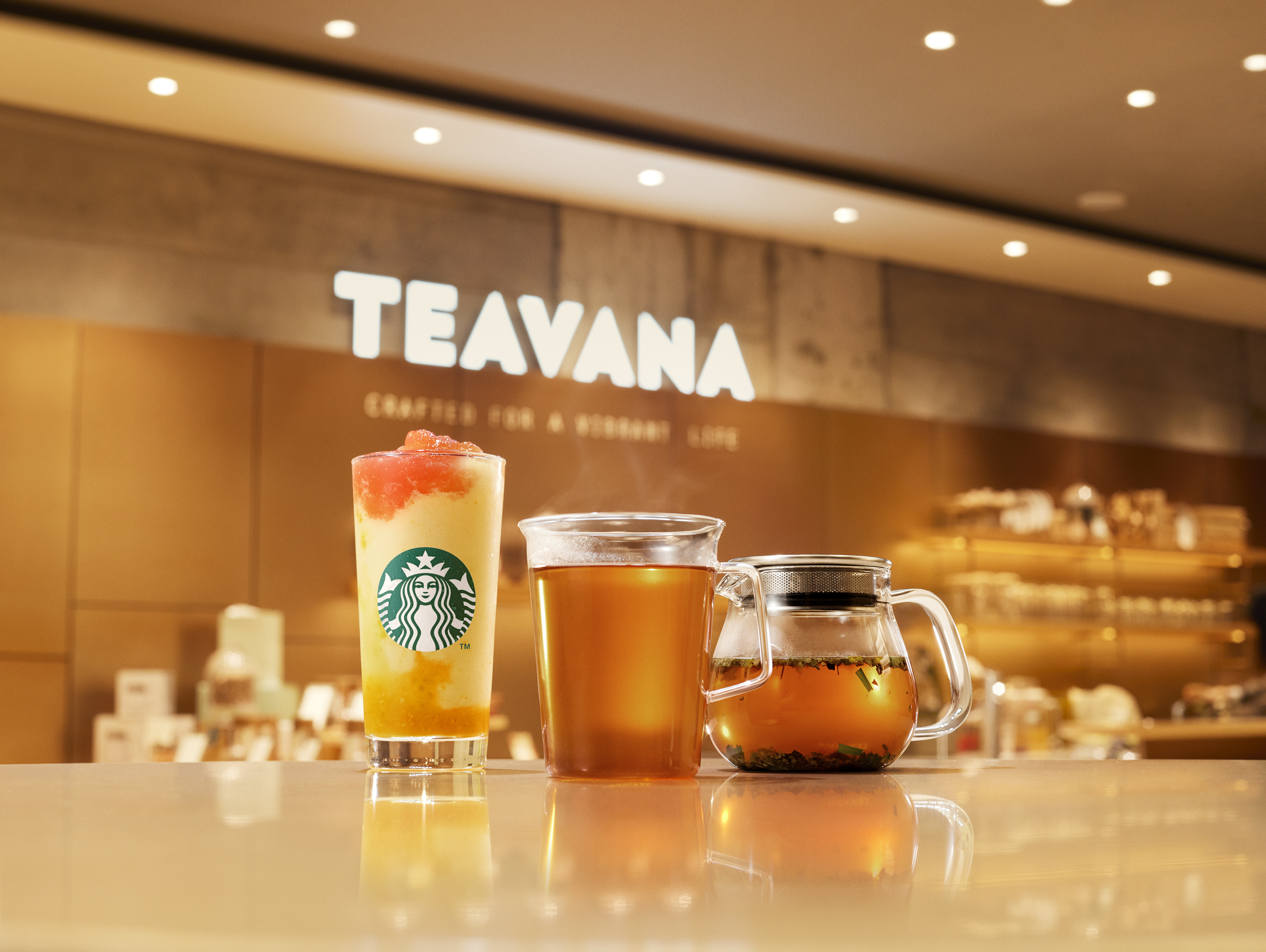 スタバ、ティー専門店で「抹茶 ＆ クラッシュ ピスタチオミルク ティー