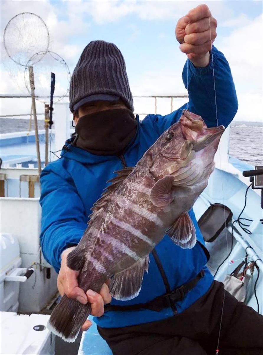 好釣果の高級魚ハタで初釣り 船中最大２ ３キロゲット 外房 御宿沖 サンスポ