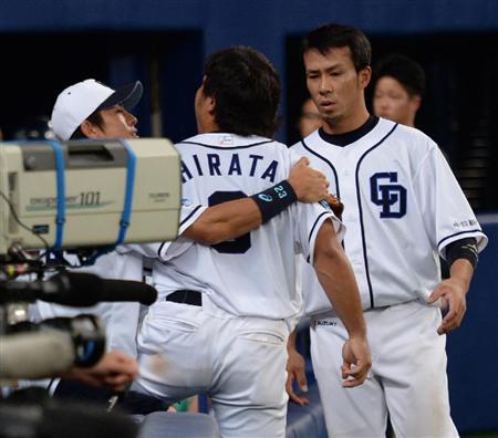 中日 平田 侮辱ファンに激怒 大暴れ寸前もナインが羽交い締め 1 2ページ サンスポ