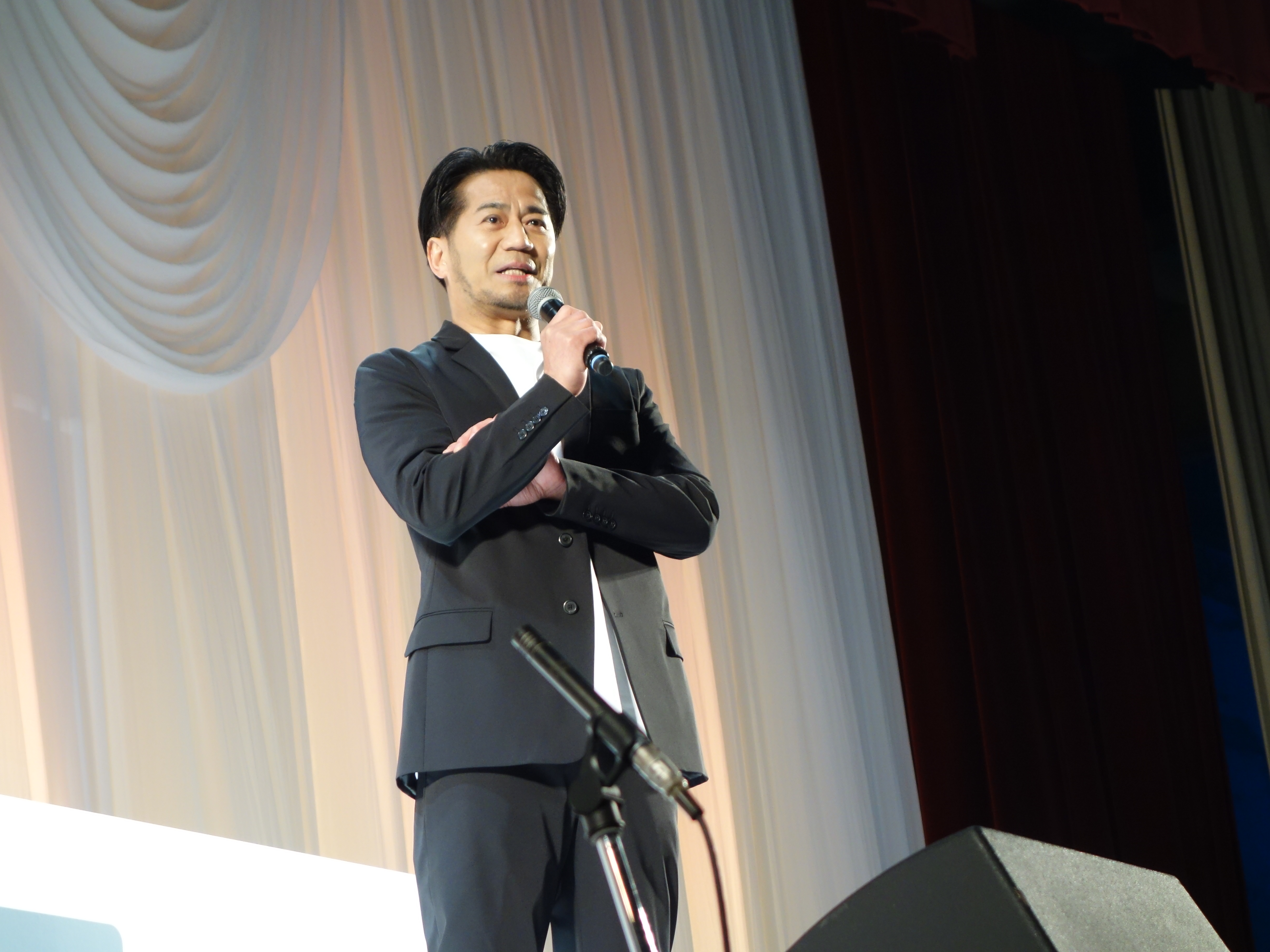 HIRO、近大卒業式でゲストスピーカー「それぞれの人生は実は