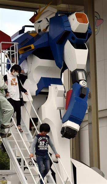 Zガンダム」模した7m巨大モビルスーツ、年1回の体験搭乗人気 岡山