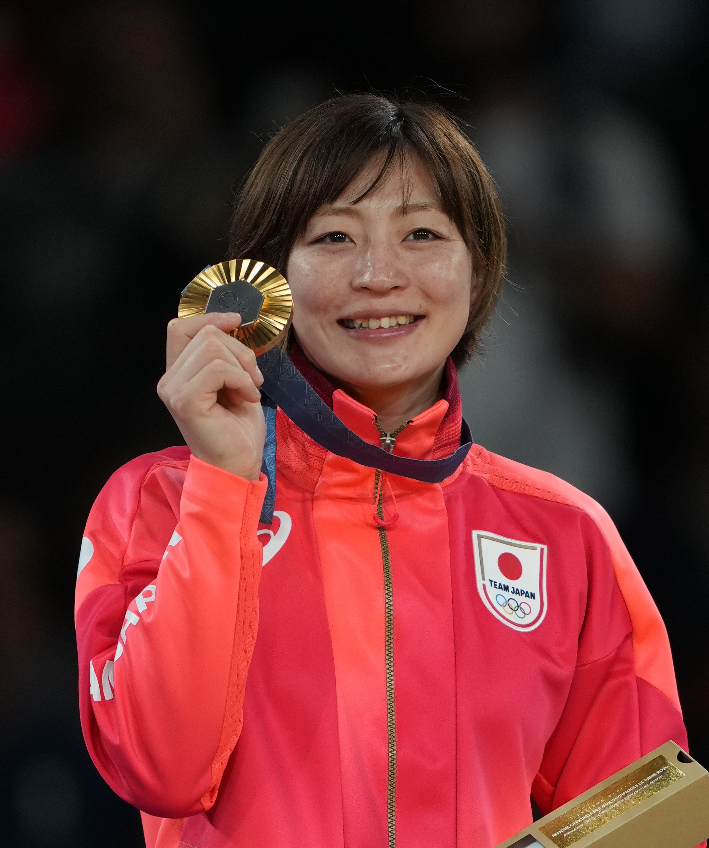 角田夏実 直筆サイン付写真 世界女王 女子柔道48kg級金メダル 証明書付 1枚 角田夏実 直筆サイン付写真 世界女王 女子柔道48kg級金メダル