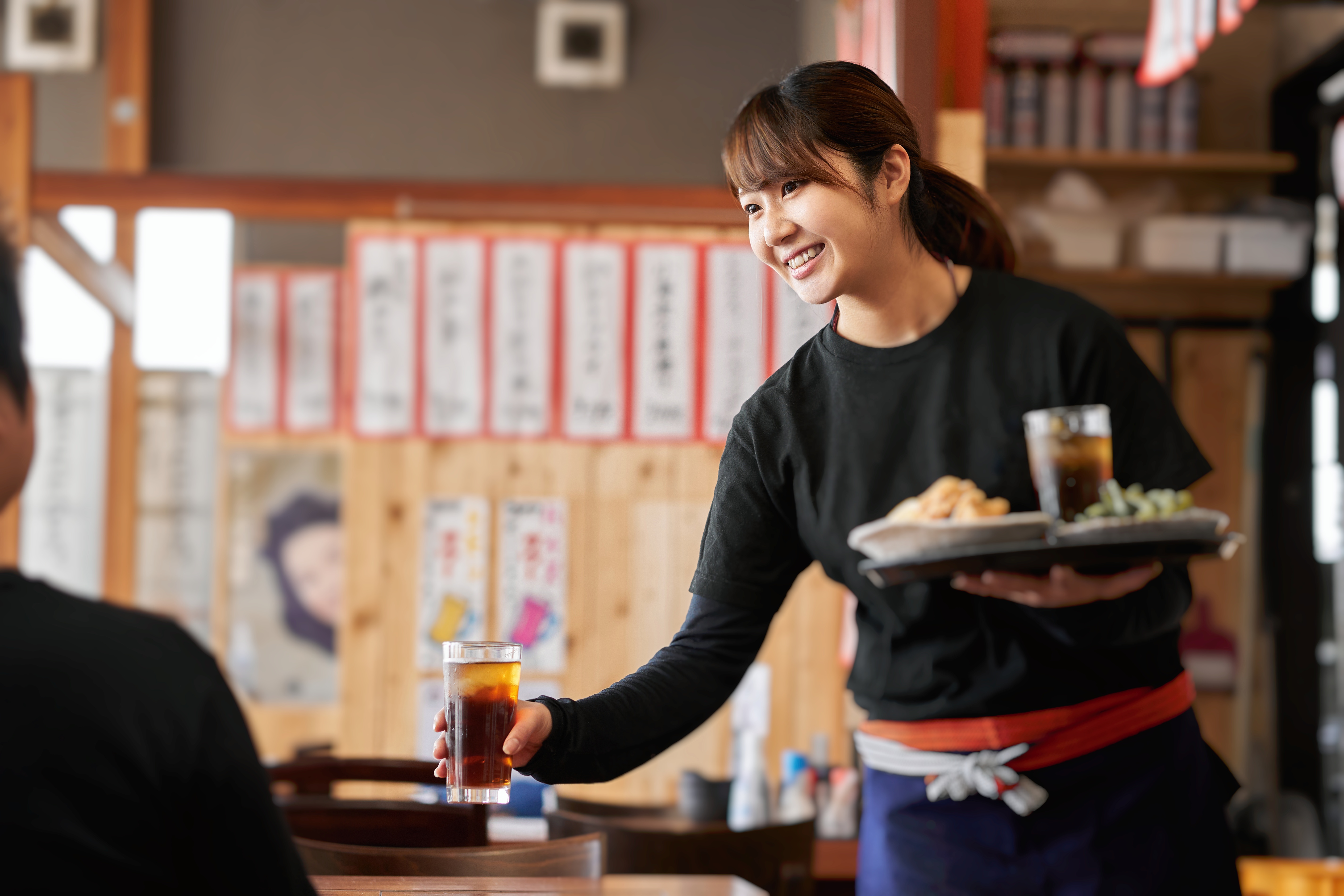 人手不足でもバイト増やせない飲食店の実情 困窮学生10万円給付は 焼け石に水 1 2ページ Sankeibiz サンケイビズ 自分を磨く経済情報サイト