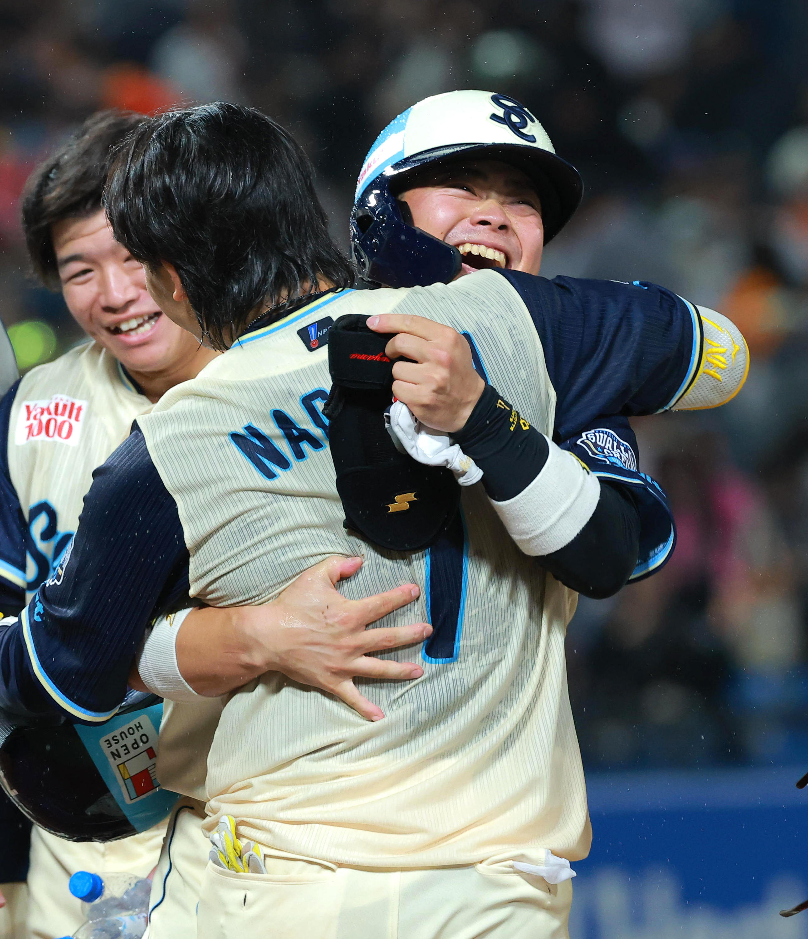 長岡秀樹 直筆サイン入り ヘルメット HATTRICK（ハットトリック）-挑戦
